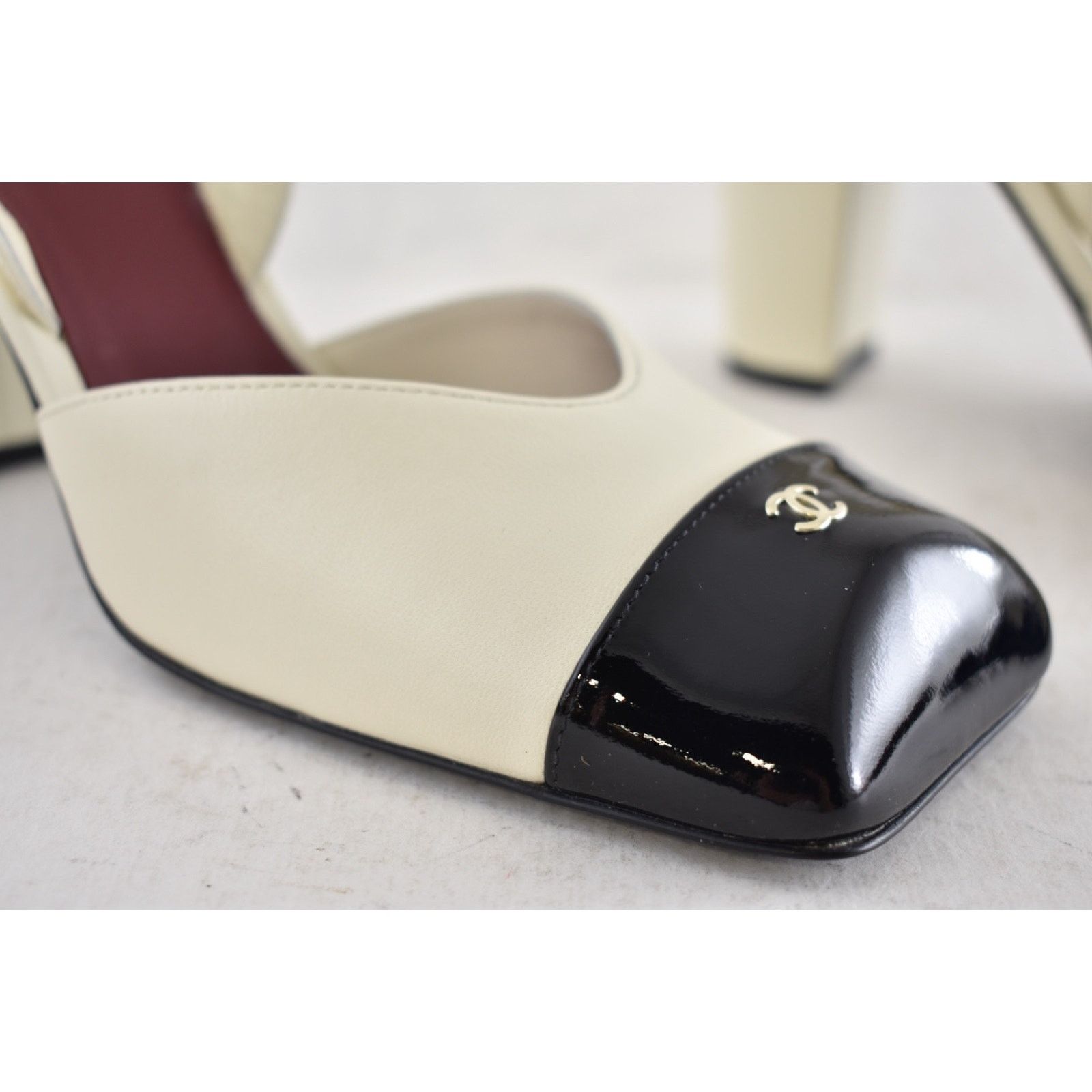 Chanel Chanel 26S Ivory Black Square Toe CC Slingback Pump 39.5 Size US 9.5 / IT 39.5 - 8 Thumbnail