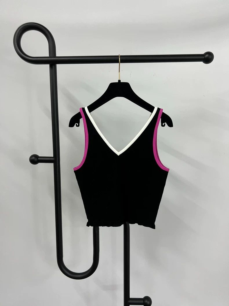 Chanel Chanel 24P black dark pattern V-neck knitted vest Size XS / US 0-2 / IT 36-38 - 2 Thumbnail