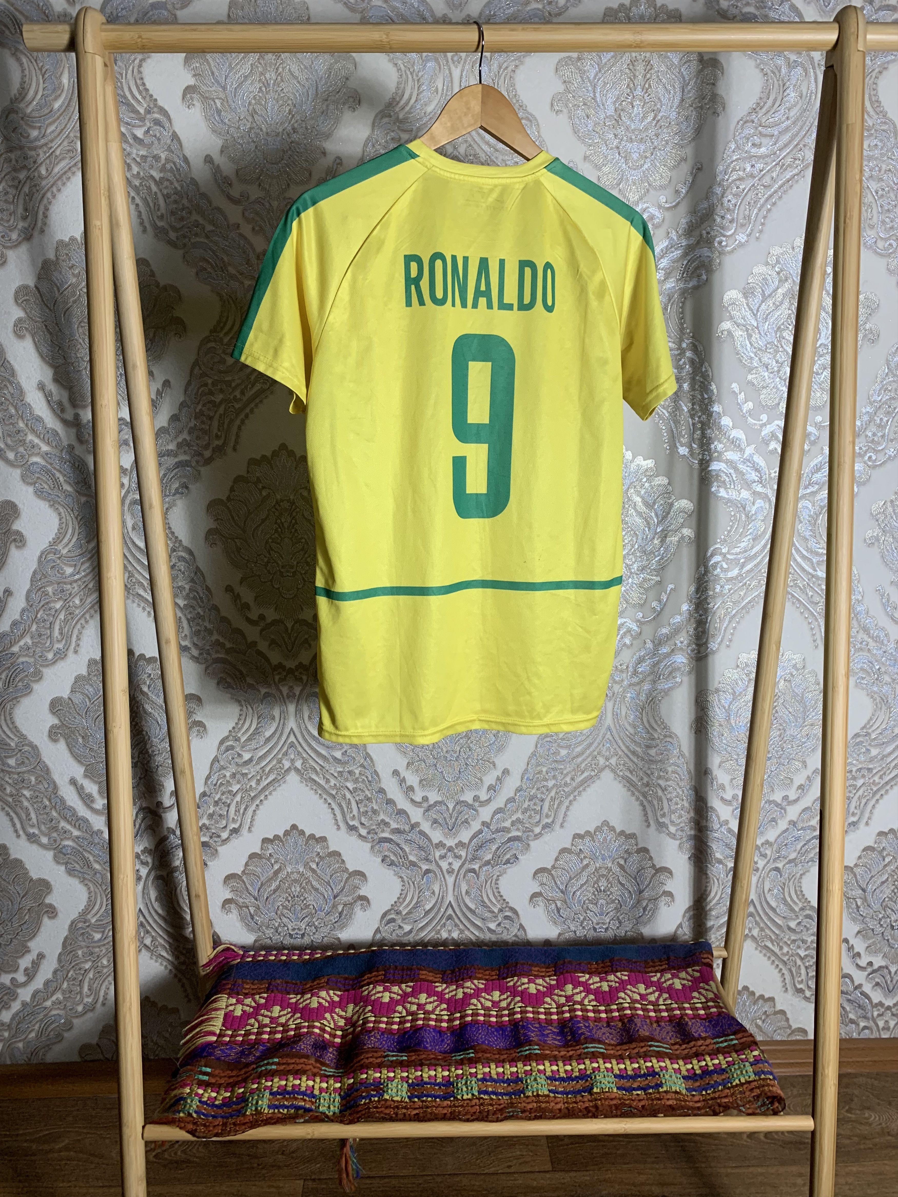 Vintage VERY RARE NIKE BRAZIL RONALDO 9 SOCCER JERSEY RETRO Y2K 90s Size US M / EU 48-50 / 2 - 6 Thumbnail