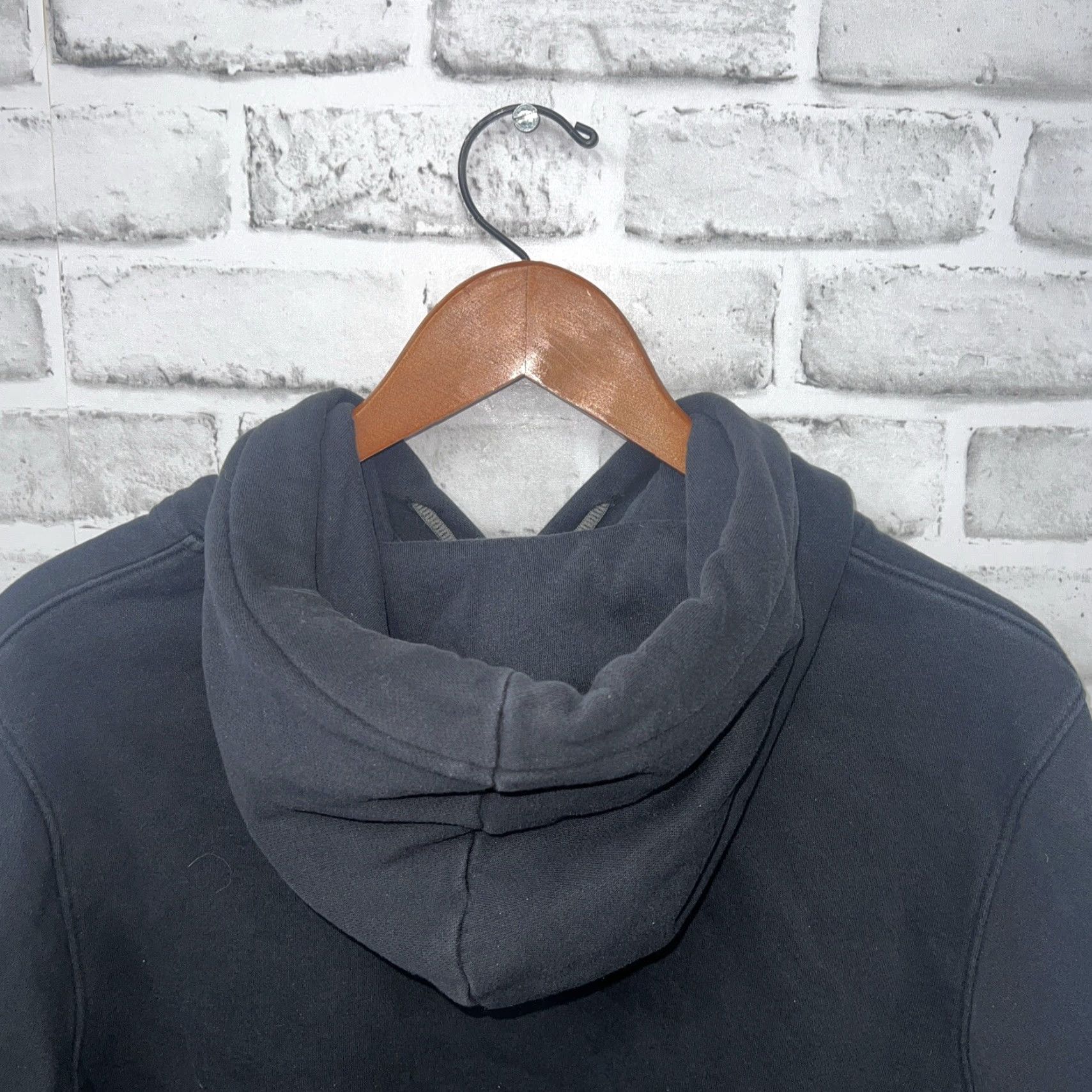Under Armour VINTAGE Under Armour Hoodie Pullover Men Large Black ColdGear Sportswear Size US L / EU 52-54 / 3 - 5 Thumbnail