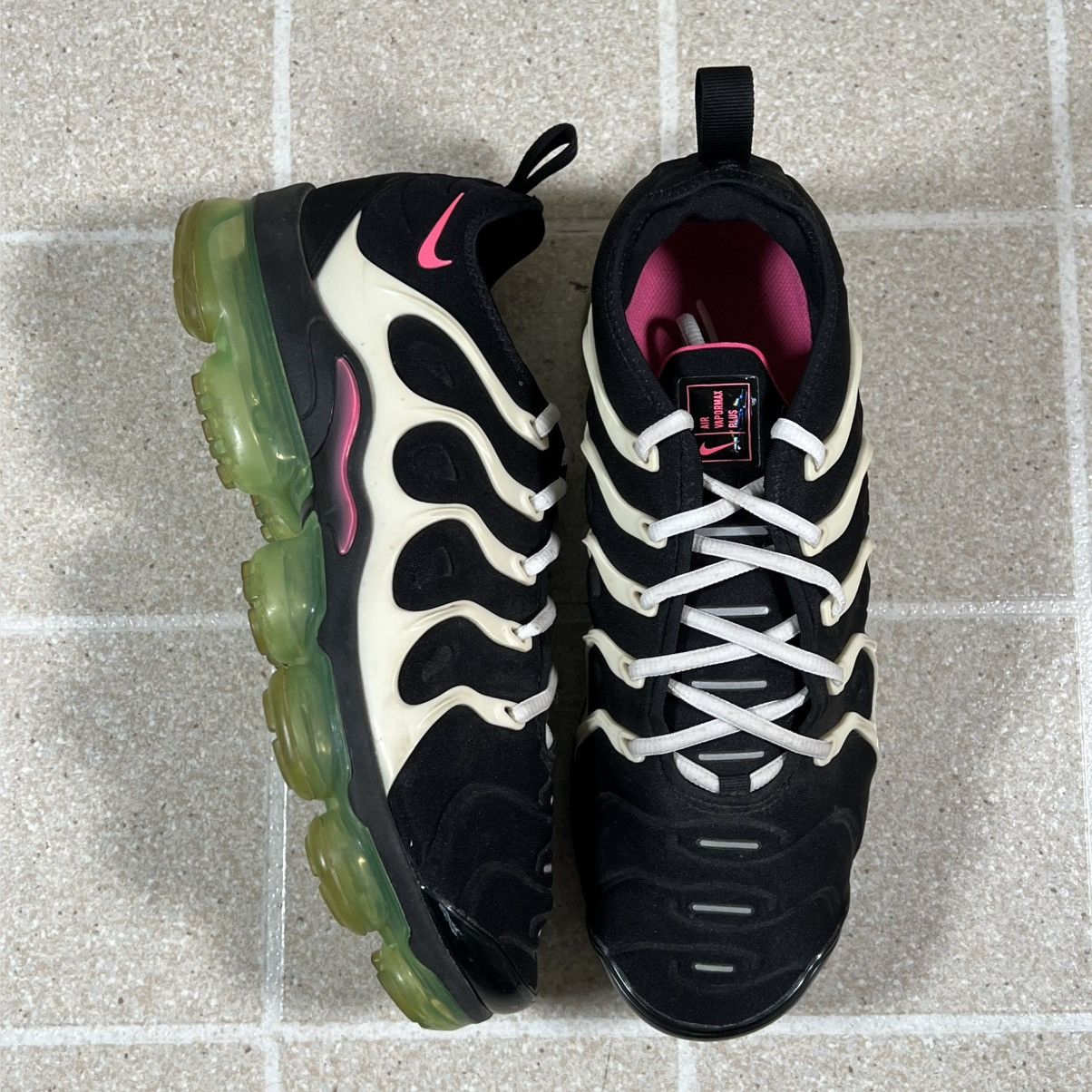 Nike Nike Air Vapor Max Sneakers 10.5 Plus Black/HyperPink-White Size US 10.5 / EU 43-44 - 2 Thumbnail