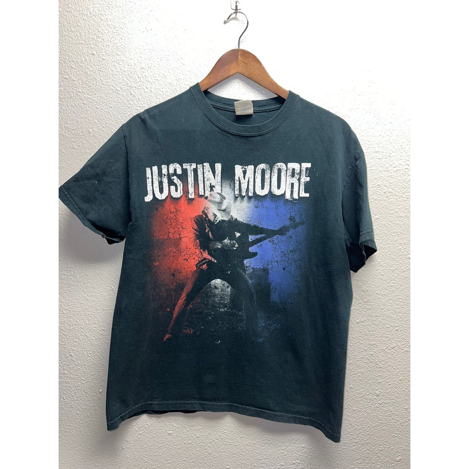 Gildan Justin Moore Tour Shirt Small Town USA Born Raised Tee M Size US M / EU 48-50 / 2 - 1 Thumbnail