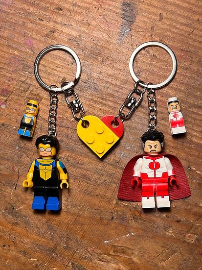 Anime omni man invincible minifigure matching keychain Size ONE SIZE - 2 Thumbnail