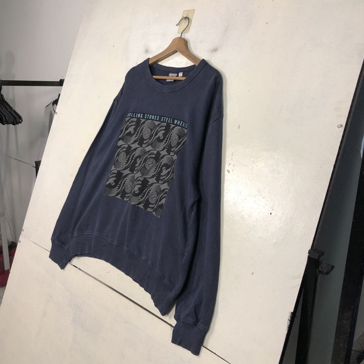 Japanese Brand 📌Vintage Sweatshirt GU X The Rolling Stones Big Log Size US XL / EU 56 / 4 - 4 Thumbnail