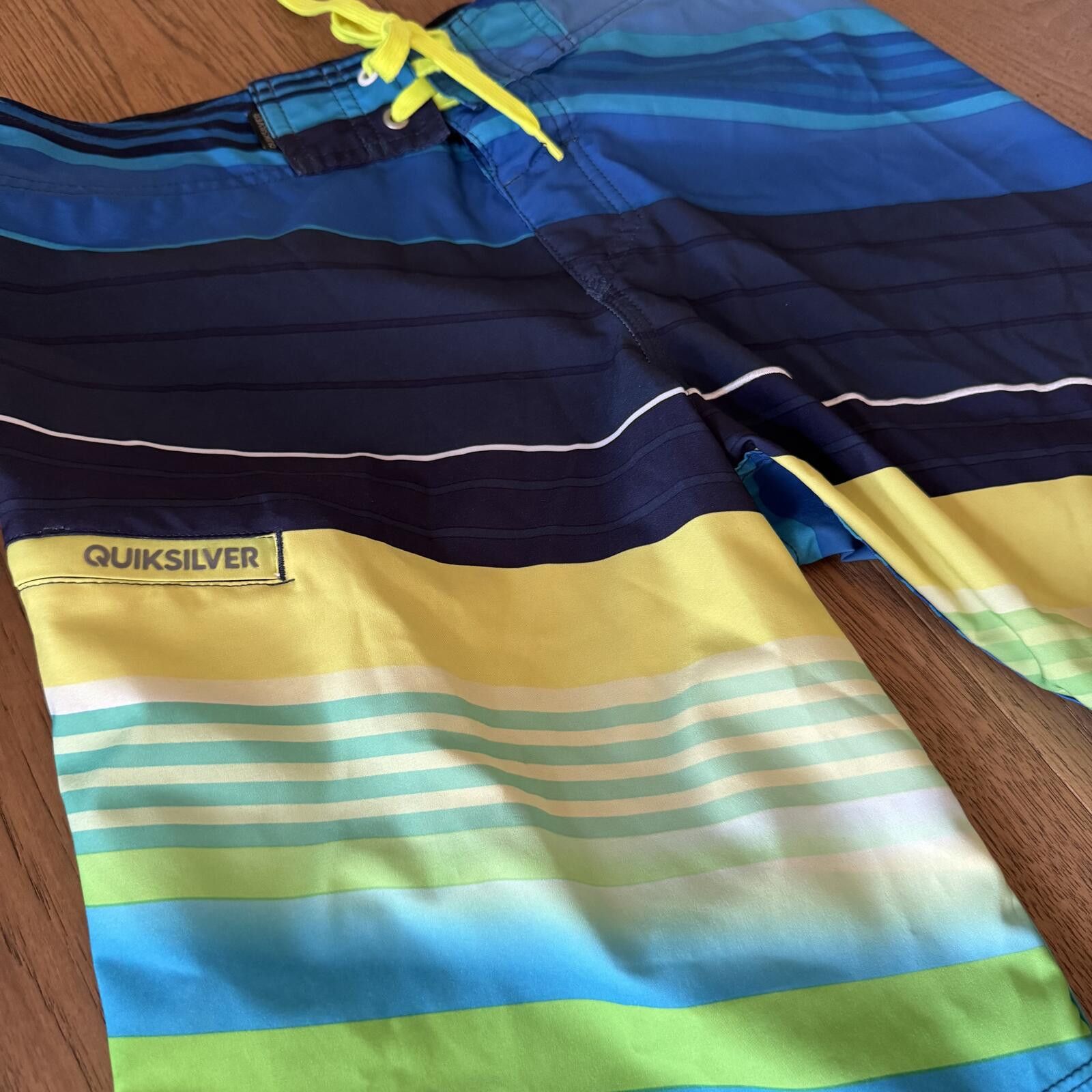 Quiksilver Quiksilver Men's Size 28 Board Shorts Swim Trunks Size US 30 / EU 46 - 1 Thumbnail