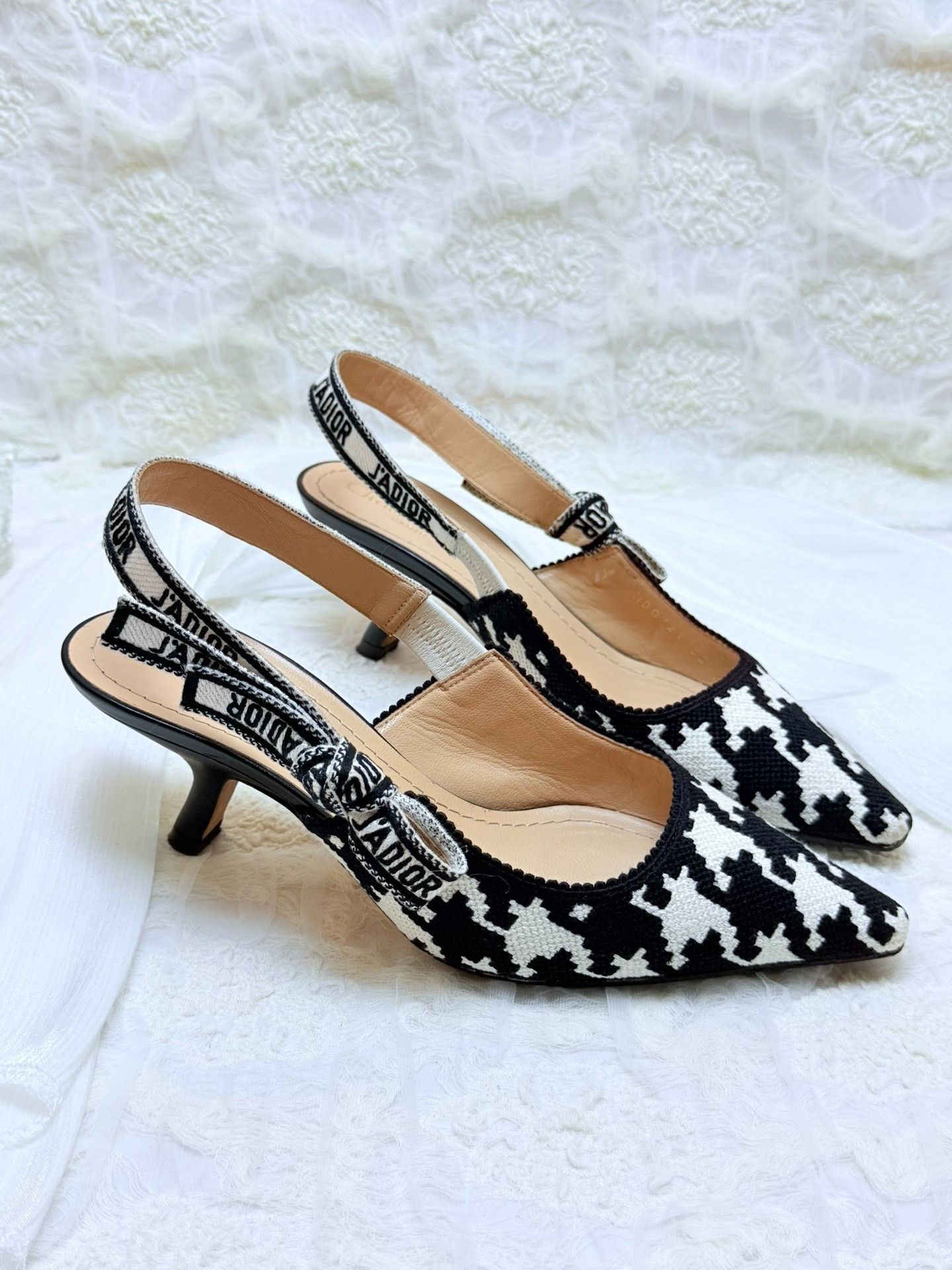 Dior Dior Retro Black Lowtop Sneakers us_5-5 Women Size US 5.5 / IT 35.5 - 1 Thumbnail