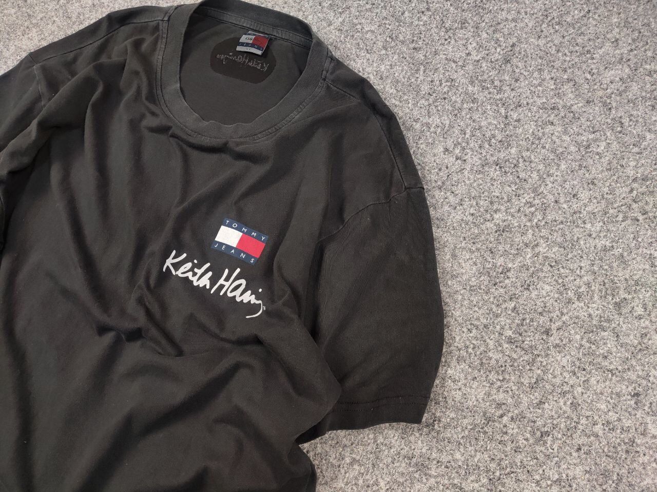 Tommy Hilfiger Tommy Hilfiger Keith Haring oversized Logo Graphite Shirt Size US XL / EU 56 / 4 - 5 Thumbnail