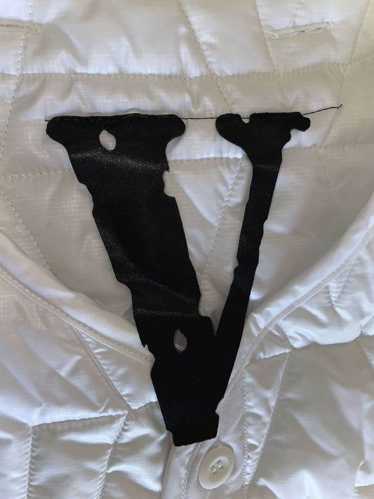 Vlone Vlone V Logo Pattern Quilted Puffer Jacket White Size XL Size US XL / EU 56 / 4 - 5 Thumbnail