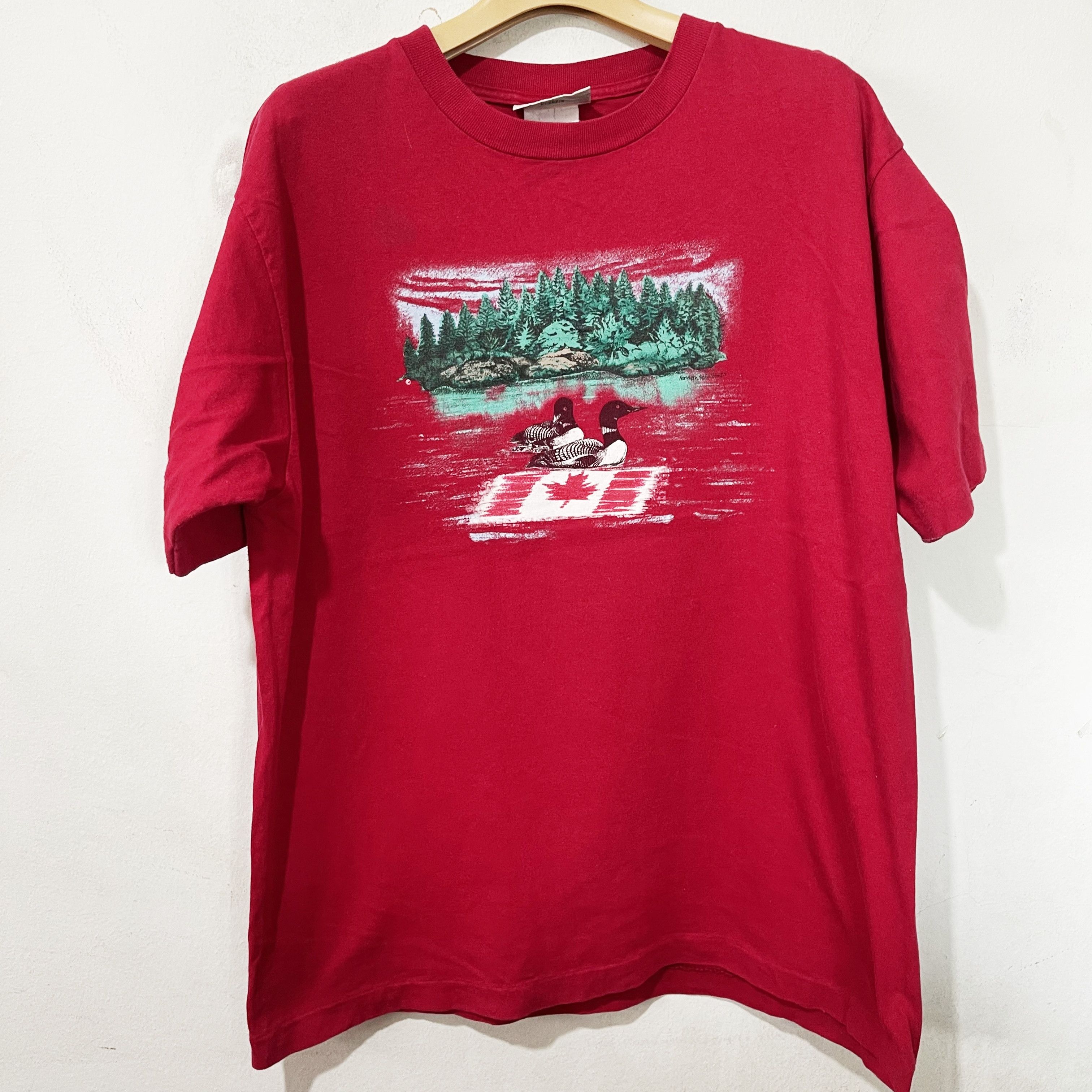 Vintage Vintage 90s Canada Loon T-Shirt Size US M / EU 48-50 / 2 - 1 Thumbnail