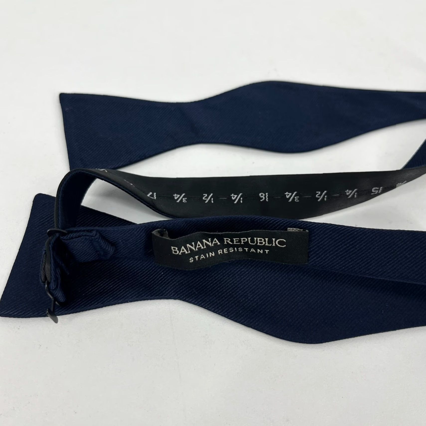 Banana Republic Banana Republic Bow Tie Men's One Size Navy Blue Stain Resistant Designer Solid Size ONE SIZE - 4 Thumbnail