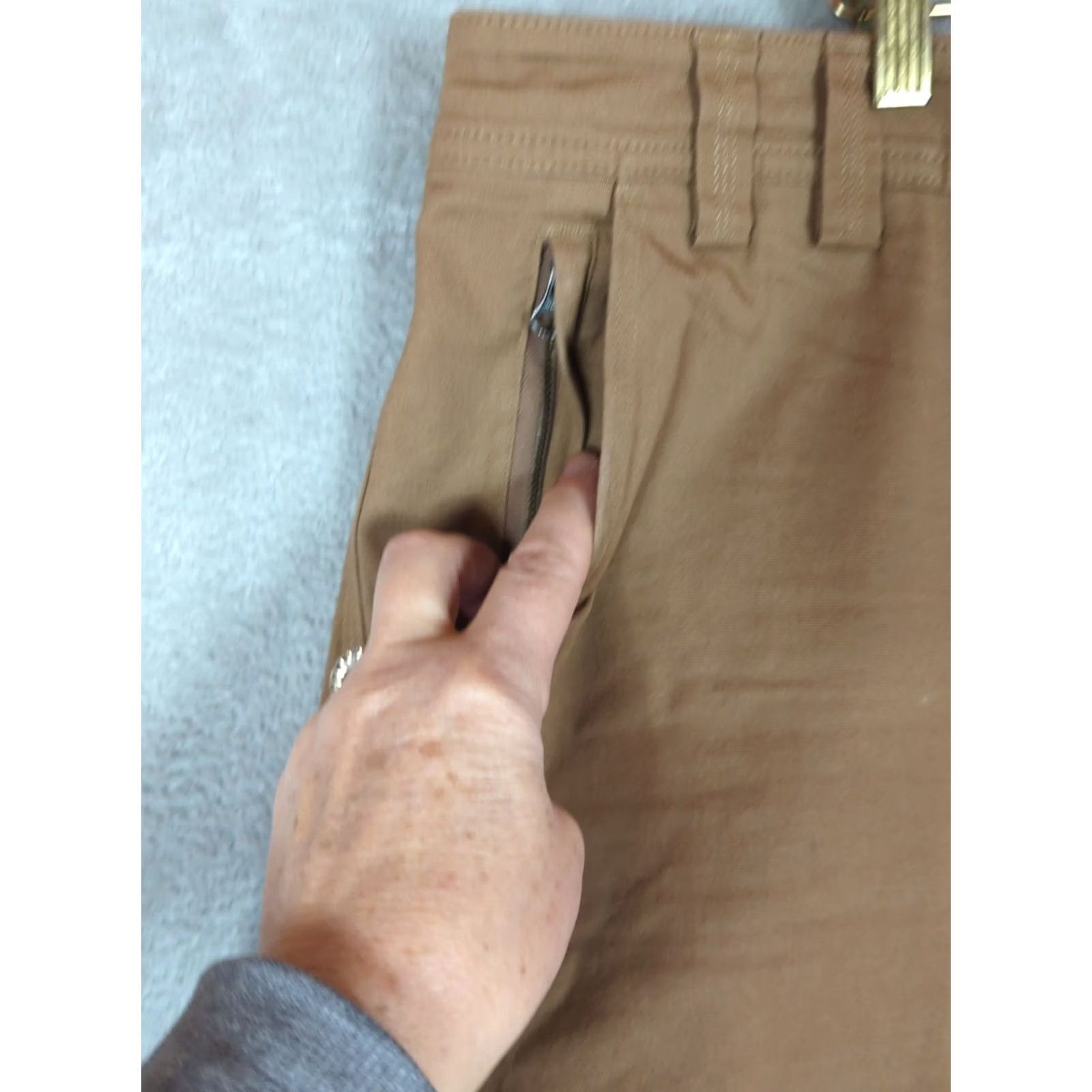 Vintage Duluth Flex Fire Hose Shorts Men’s 42 Relaxed Fit Khaki Brown Chino Canvas Zip Pockets Casual Workwear Summer Spring Fall Mens Size US 42 / EU 58 - 2 Thumbnail