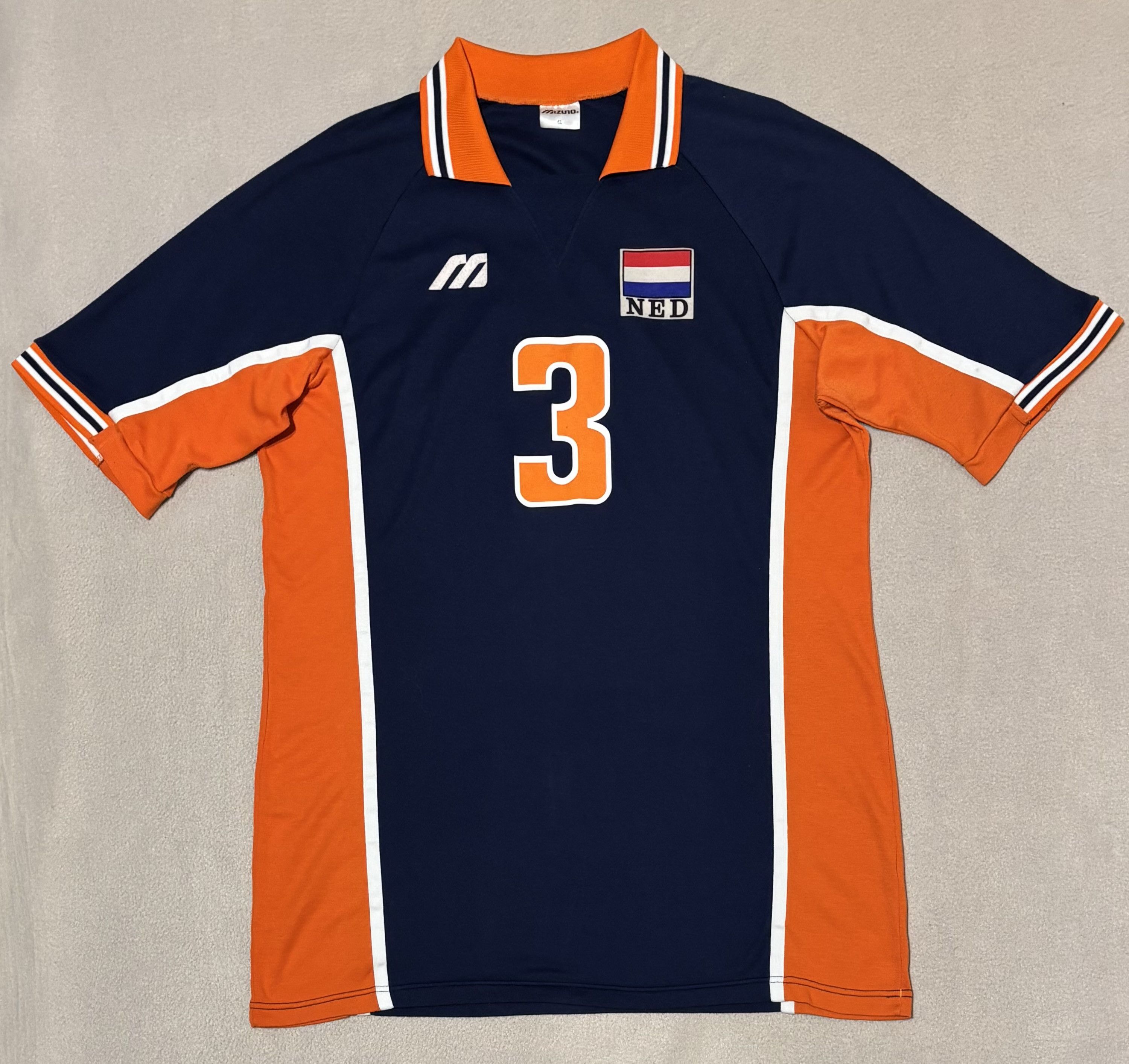 Mizuno Netherlands #3 Mizuno vintage volleyball jersey size L Size US L / EU 52-54 / 3 - 5 Thumbnail