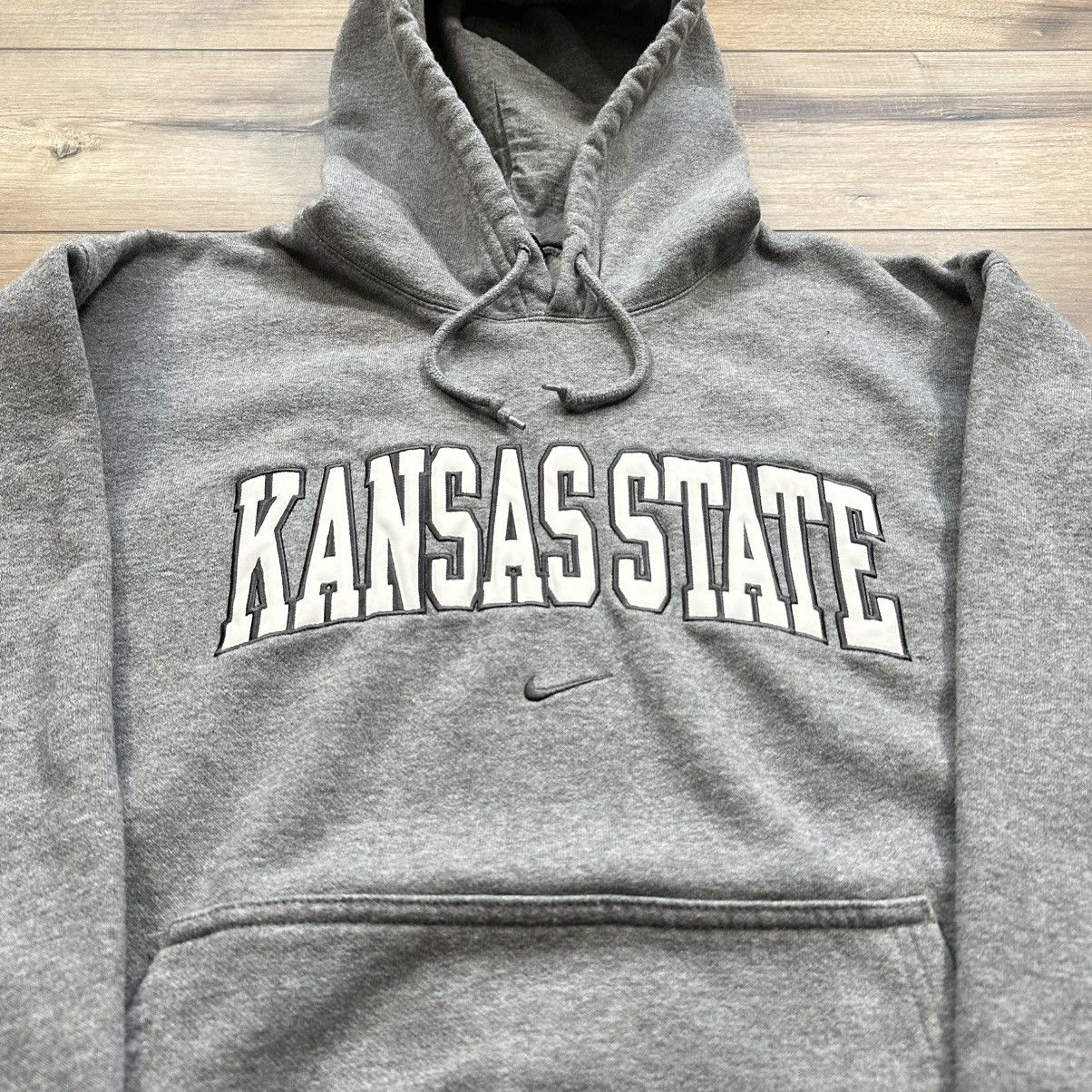 Nike Vintage 2000s Nike Team Kansas State Center Swoosh Hoodie Size US L / EU 52-54 / 3 - 6 Thumbnail