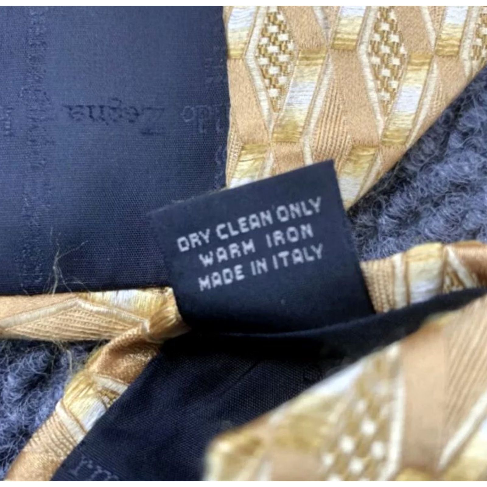 Ermenegildo Zegna VINTAGE Ermenegildo Zegna Necktie 100% Silk Gold Geometric Pattern Tie Mens 58" Gold Geometric Designer Pattern Abstract 3.5" Wide Outlook Size ONE SIZE - 8 Thumbnail