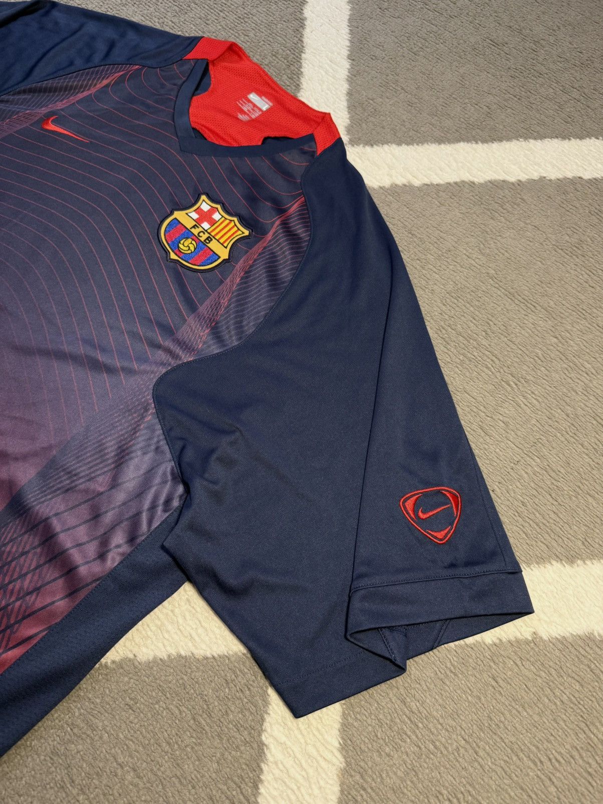 Nike Nike FC Barcelona Y2K Retro 2006-07 Training T-Shirt Jersey Size US L / EU 52-54 / 3 - 8 Thumbnail