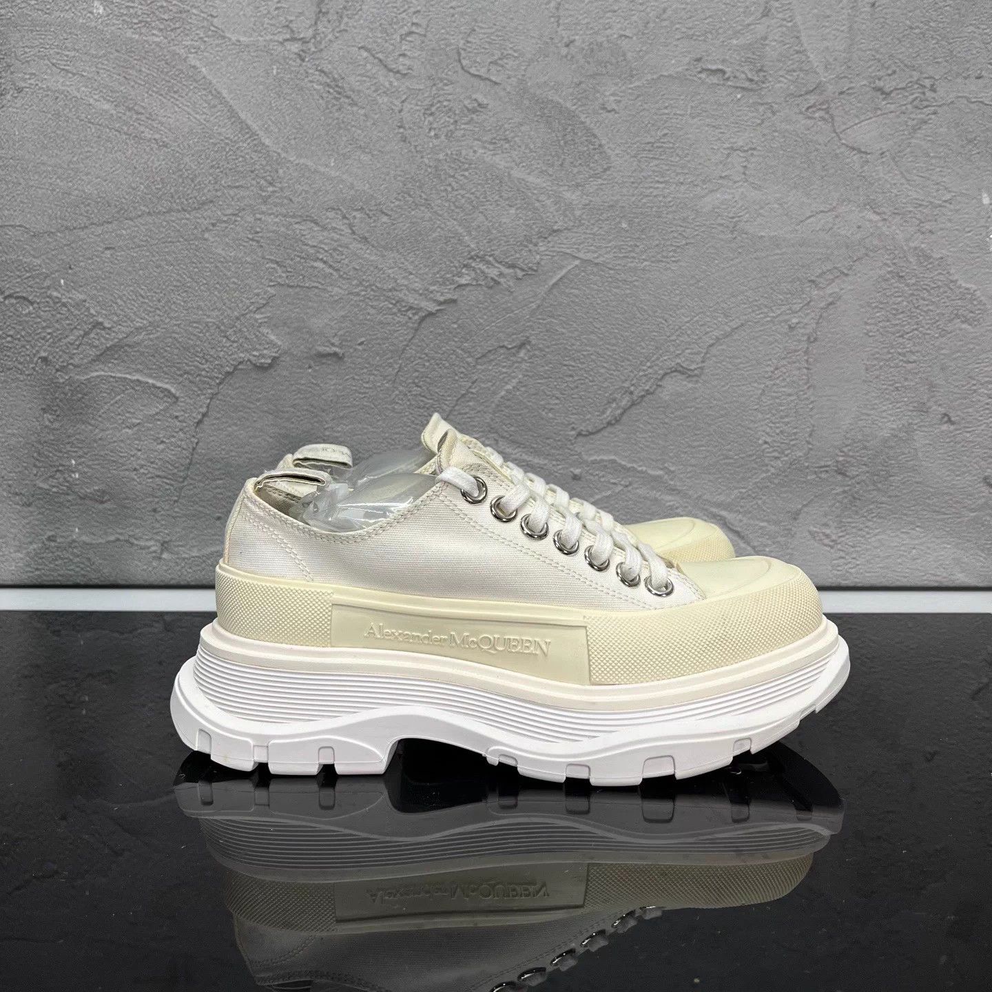 Alexander McQueen Alexander McQueen Canvas Platform Martin Boots 35W 98 New Size US 4 / IT 34 - 4 Thumbnail