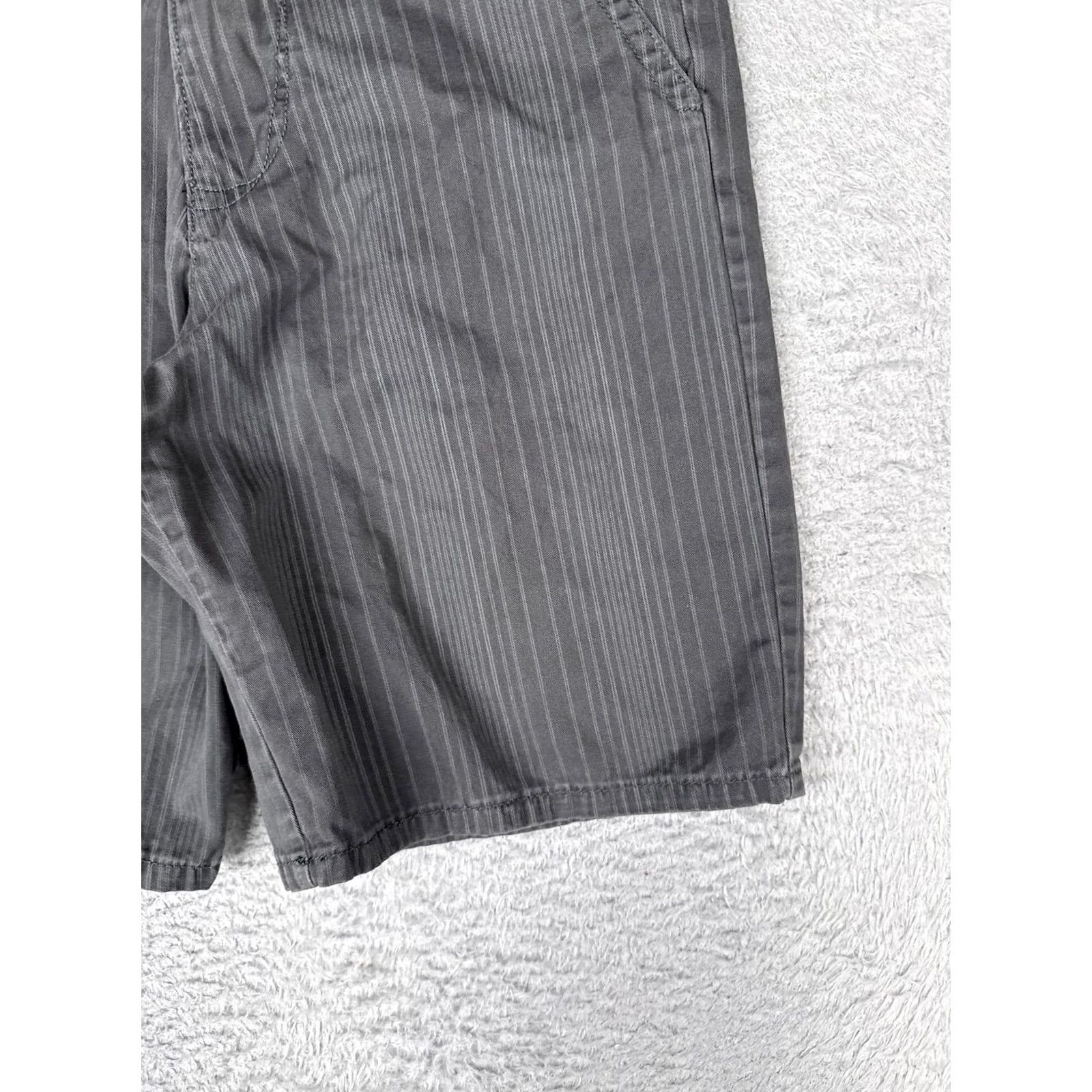 Vintage Op Shorts Mens 32 Gray Striped Canvas Chino Flat Front 10 Inseam Casual Summer Size US 32 / EU 48 - 2 Thumbnail