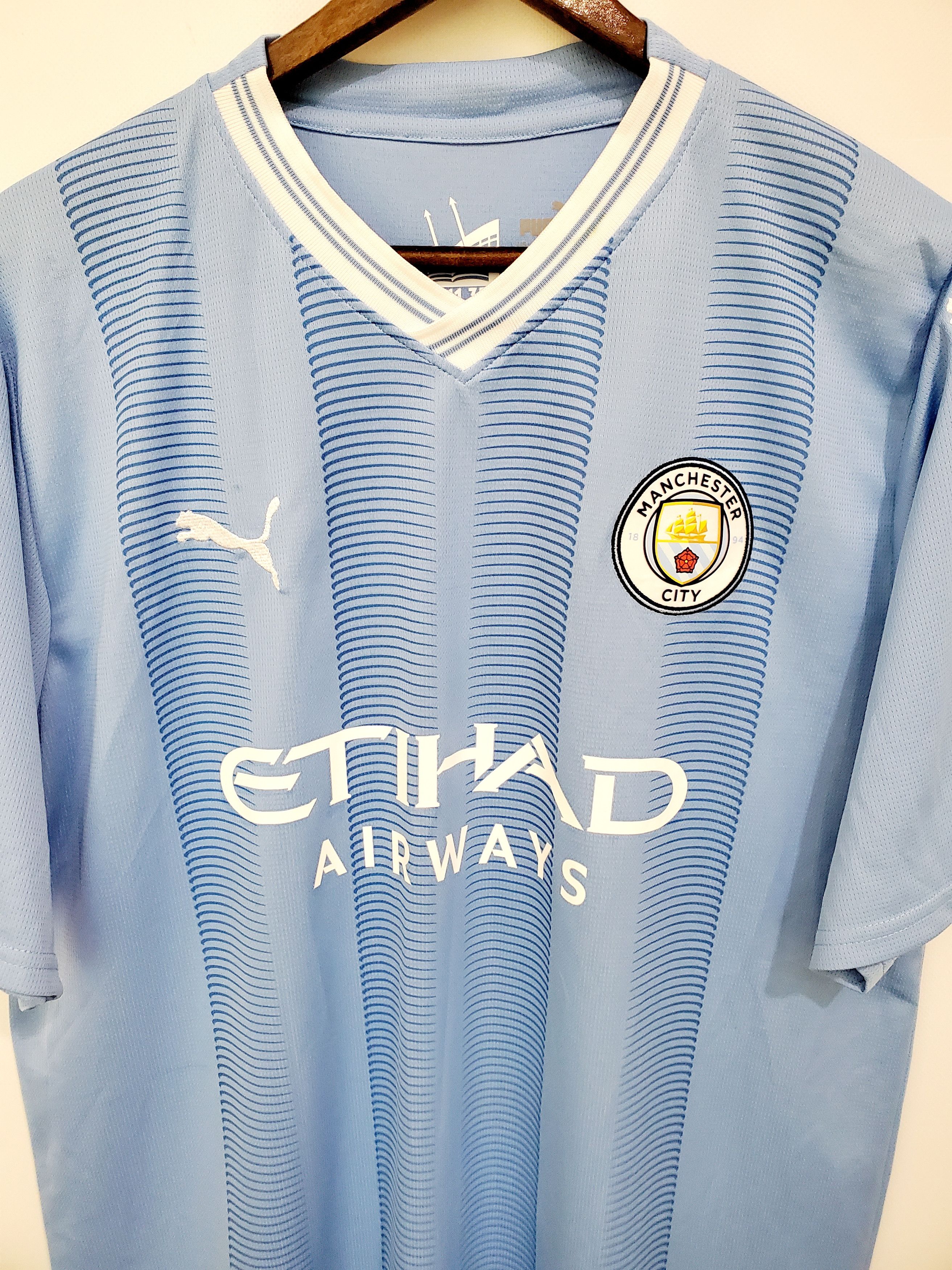 Puma Manchester City 2023-24 soccer jersey perfect condition Xl Size US XL / EU 56 / 4 - 2 Thumbnail