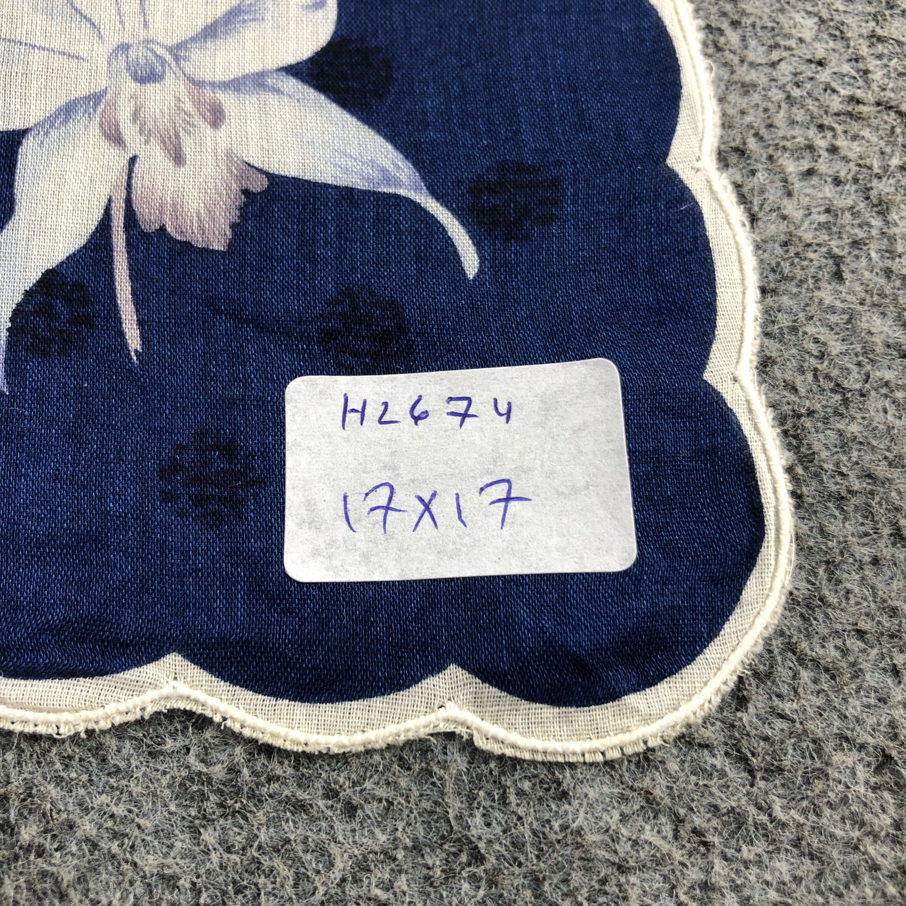 Vintage ValenTINO GarAVANI Handkerchief Neckerchief Bandana H2674 Size ONE SIZE - 5 Thumbnail