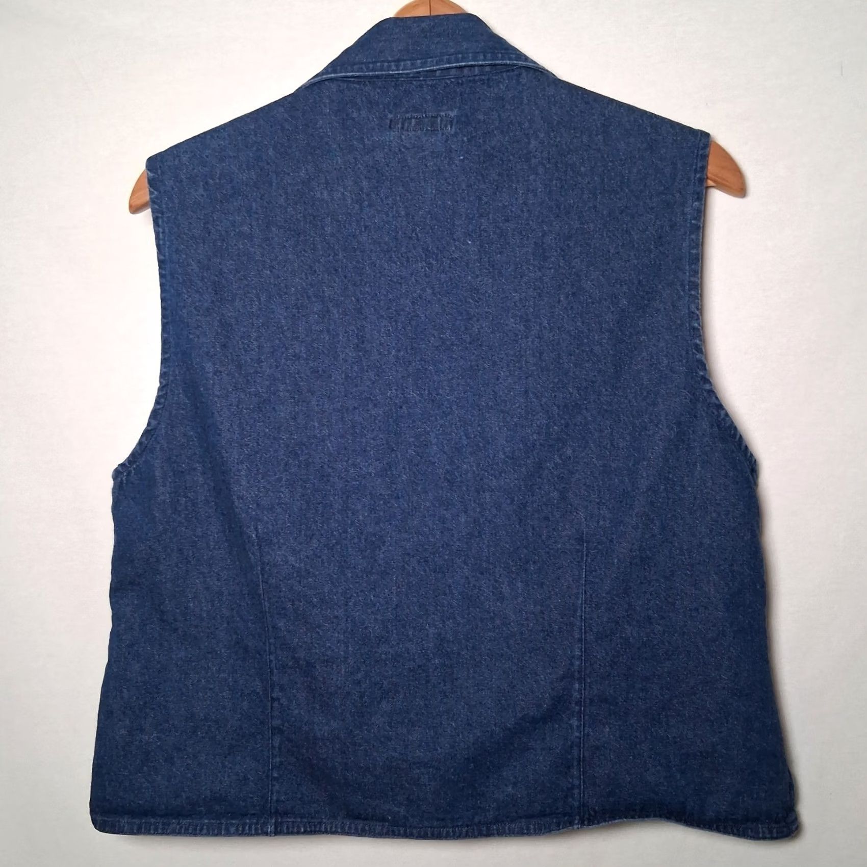 Denime VINTAGE I. C. Isaacs Vest Shirt Large Blue Chambray Denim Floral Embroidered Shirt Women L Blue Chambray Floral Embroidered Vest Size L / US 10 / IT 46 - 2 Thumbnail