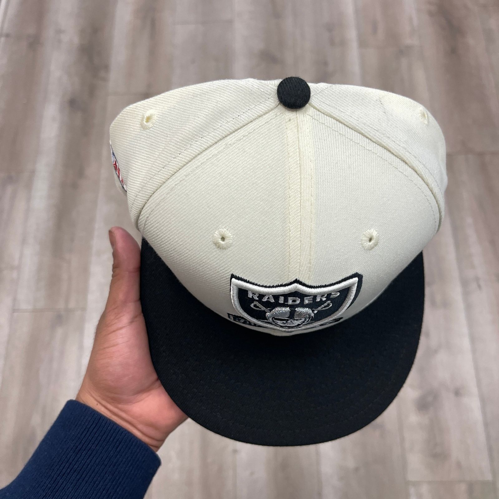 New Era Las Vegas Raiders AFC Crest Logo White Fitted Hat Size 7 1/4 Size ONE SIZE - 5 Thumbnail
