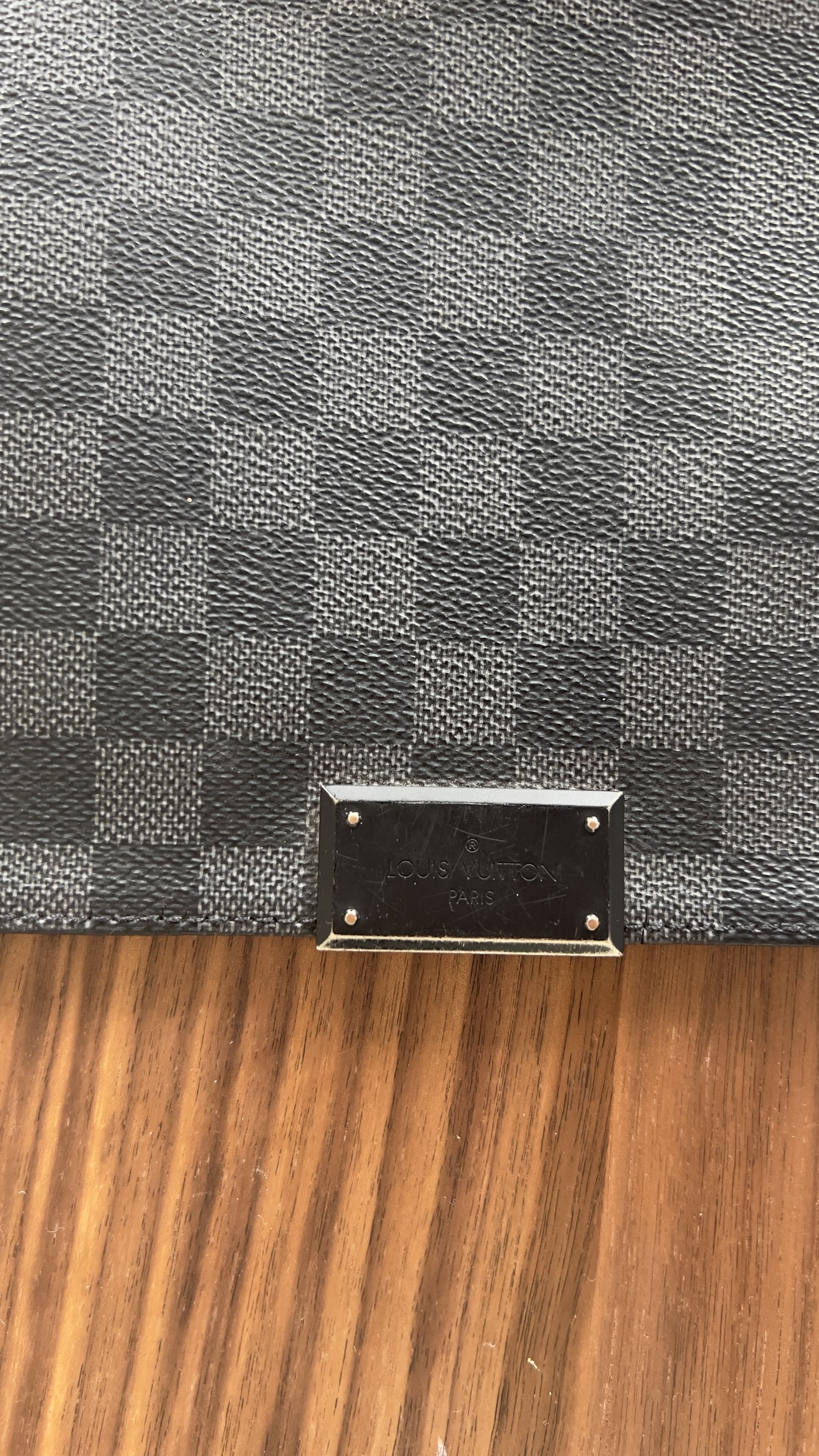 Louis Vuitton Louis Vuitton Damier Graphite District GM Messenger Bag Size ONE SIZE - 2 Thumbnail