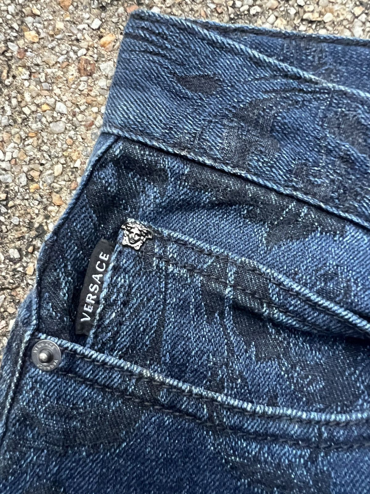 Versace Rare Versace Design Denim Made In Italy 32 Size Size US 32 / EU 48 - 9 Thumbnail