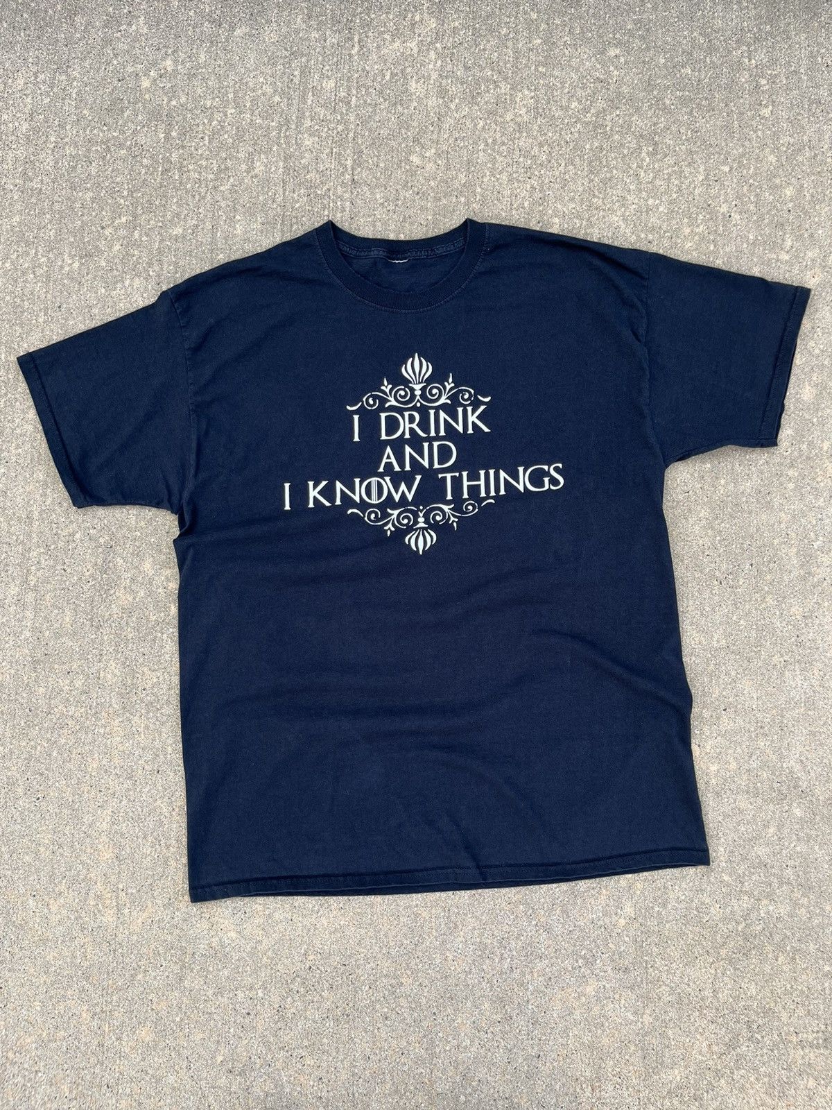 Vintage VINTAGE Y2K ADULT HUMOR “I DRINK AND I KNOW THINGS” T-SHIRT Size US XL / EU 56 / 4 - 2 Thumbnail