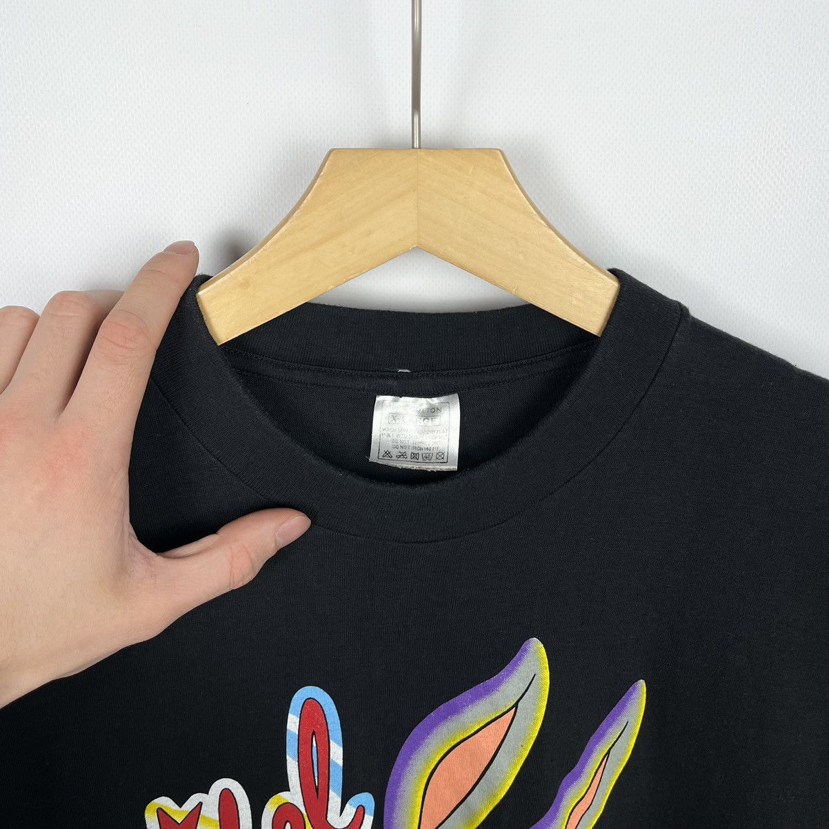 Warner Bros Vintage Warner Bros Bugs Bunny T Shirt 1991 Size US XL / EU 56 / 4 - 7 Thumbnail