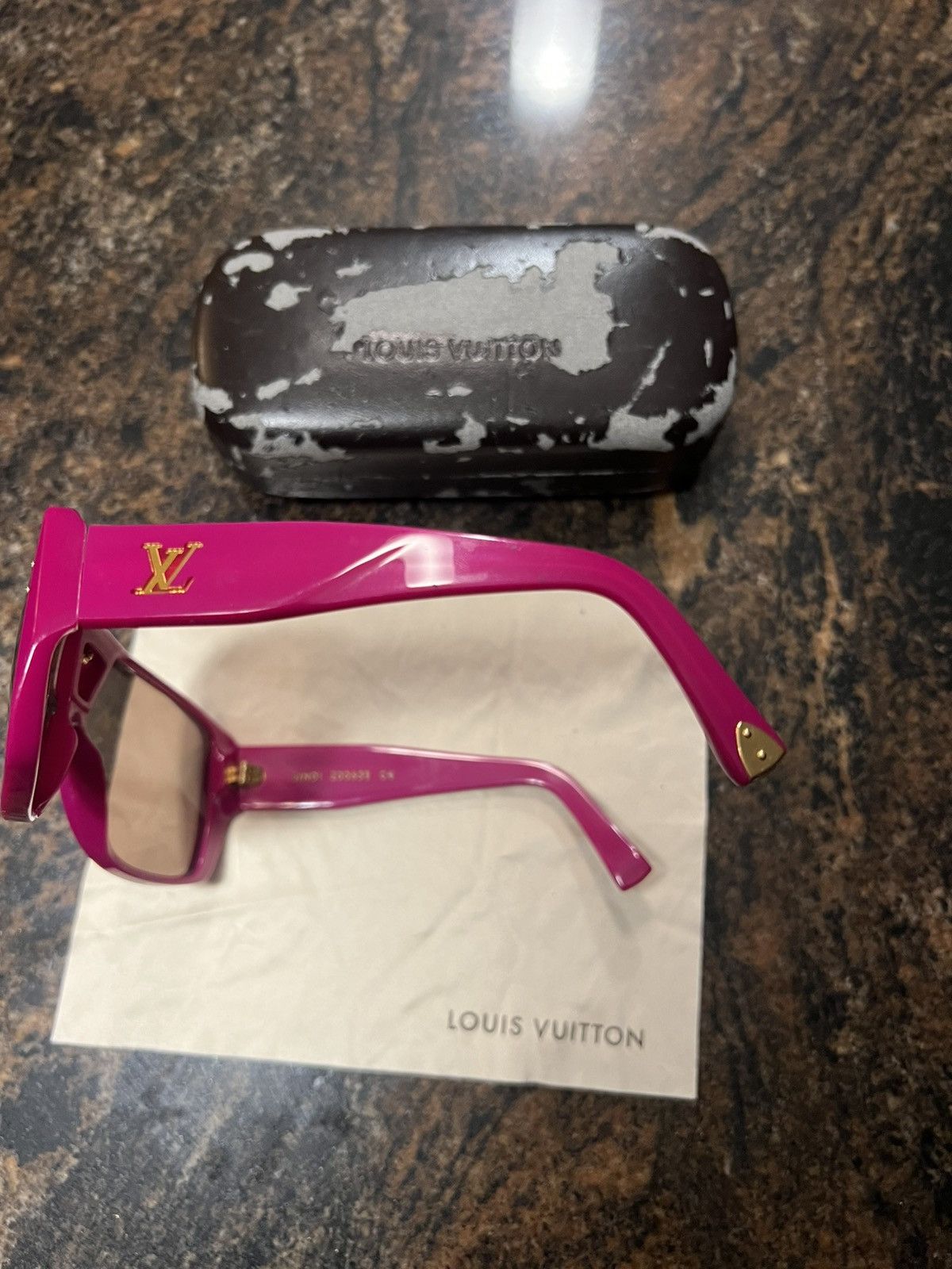 Louis Vuitton SEND OFFER ❗️Louis Vuitton Bindi Sunglasses Size ONE SIZE - 10 Thumbnail