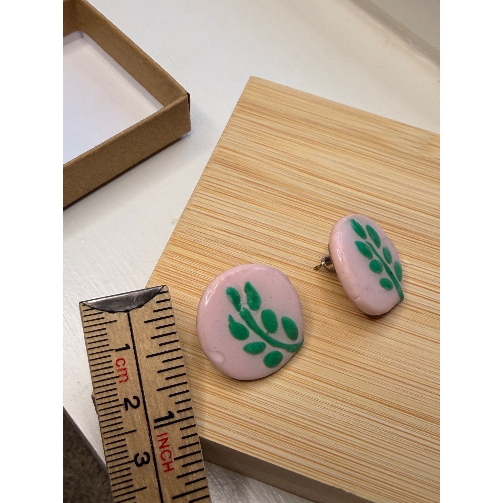 Other Handmade vintage Pink & Green Leaf Round Stud Earrings Size ONE SIZE - 5 Thumbnail