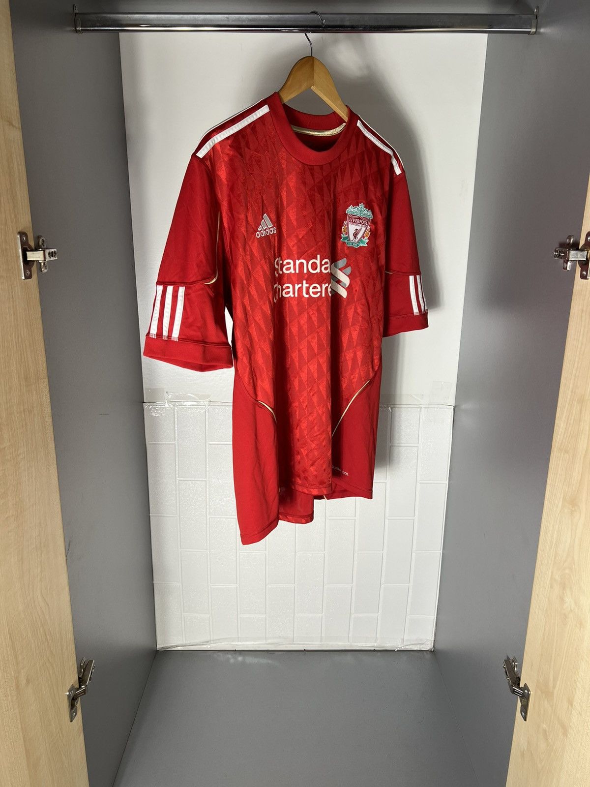 Adidas VINTAGE ADIDAS FC LIVERPOOL ENGLAND SOCCER JERSEY RETRO Y2K Size US L / EU 52-54 / 3 - 5 Thumbnail