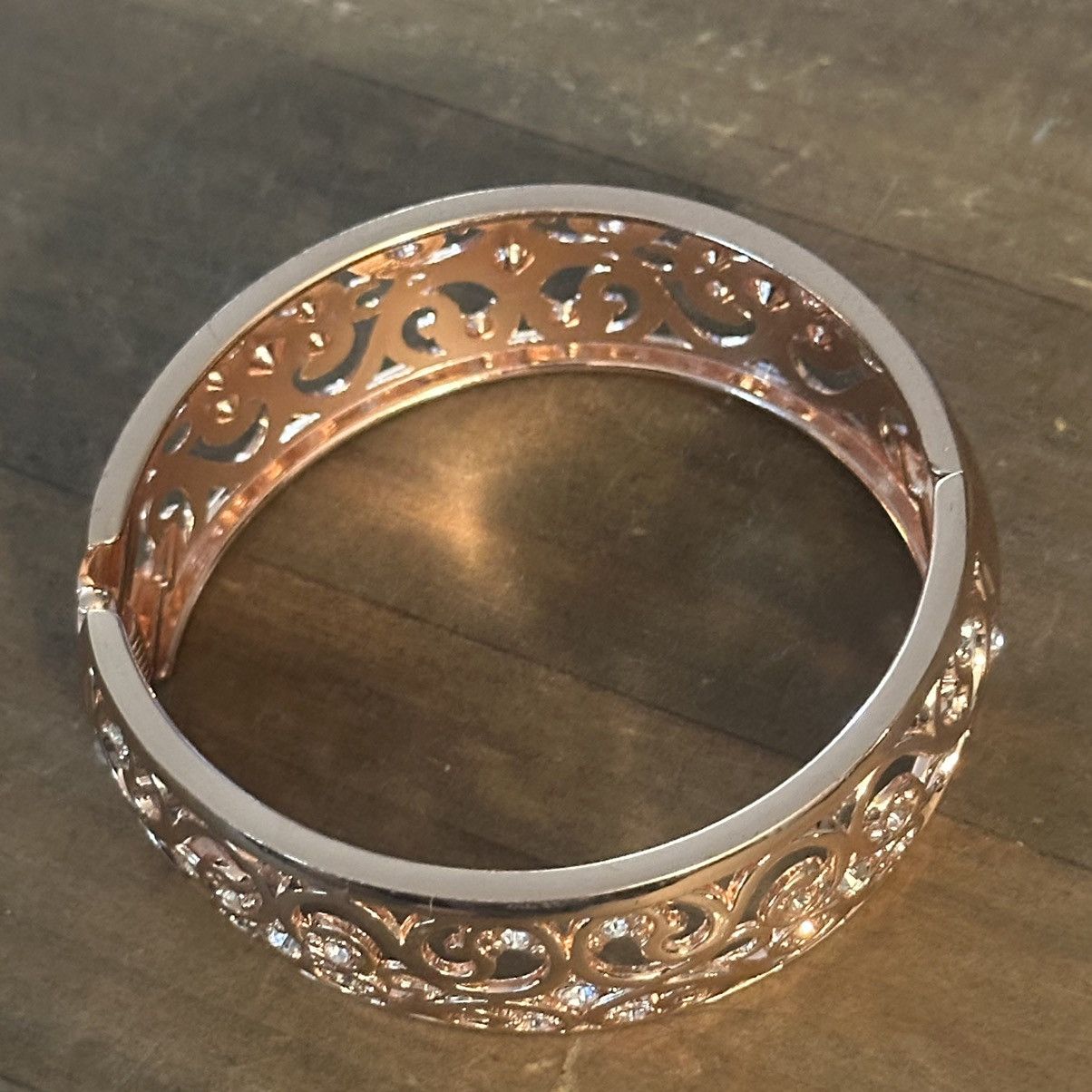 Other Rose gold filigree rhinestone hinged bangle bracelet Size ONE SIZE - 4 Thumbnail