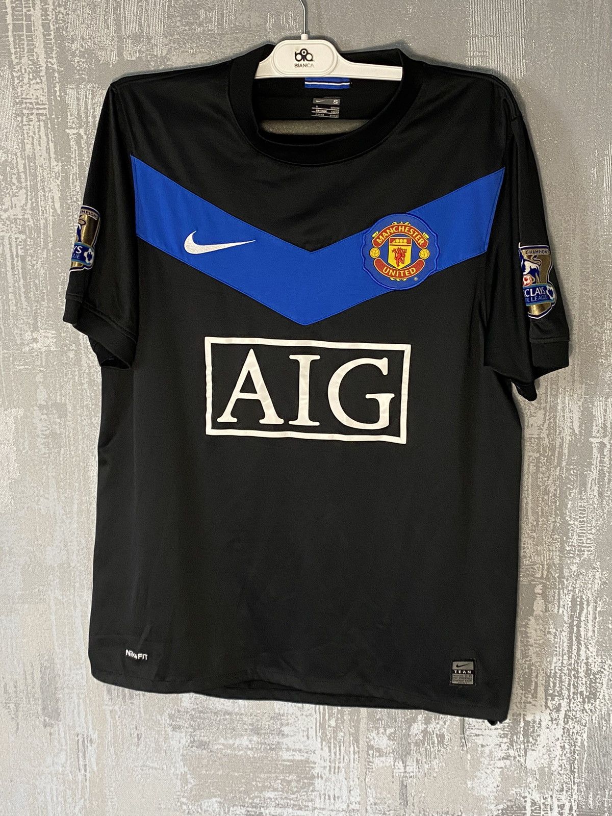 image of 2009 Manchester United Nike Soccer Jersey 25 Valencia in Black, Men's (Size Small)