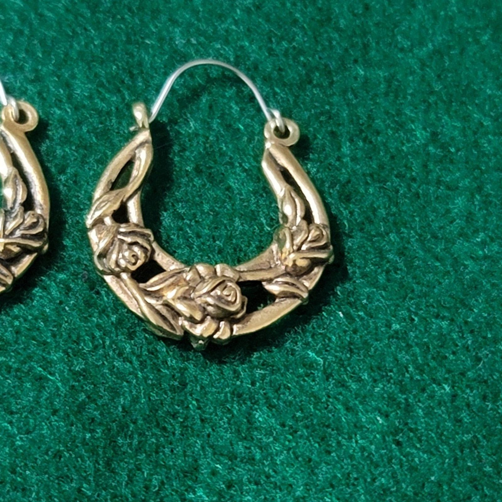 The Unbranded Brand Vtg Floral Design Gold Tone Hoop Earrings Size ONE SIZE - 3 Thumbnail