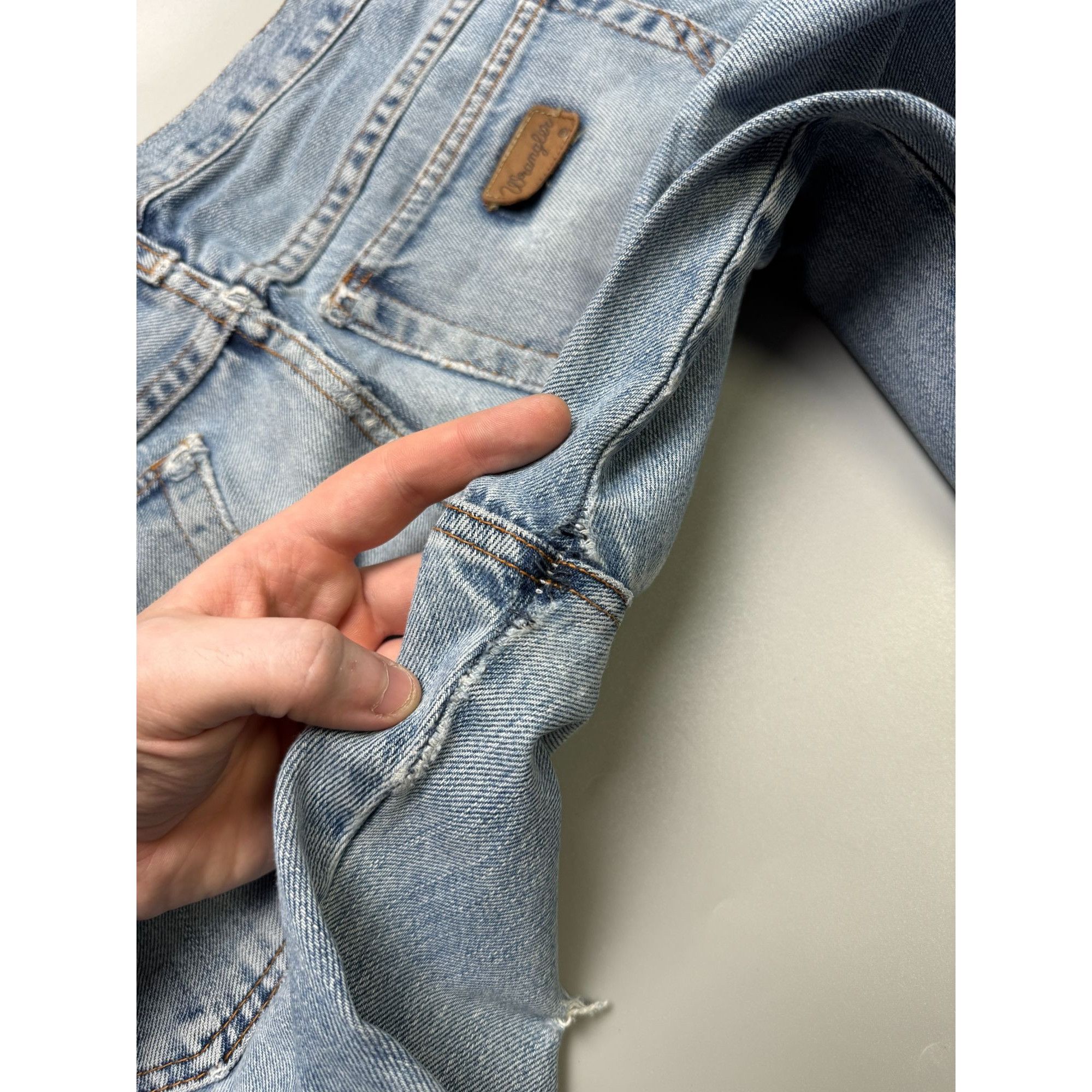Wrangler Wrangler Texas Light Wash Distressed Denim Jeans (Y1139) Size US 30 / EU 46 - 18 Thumbnail