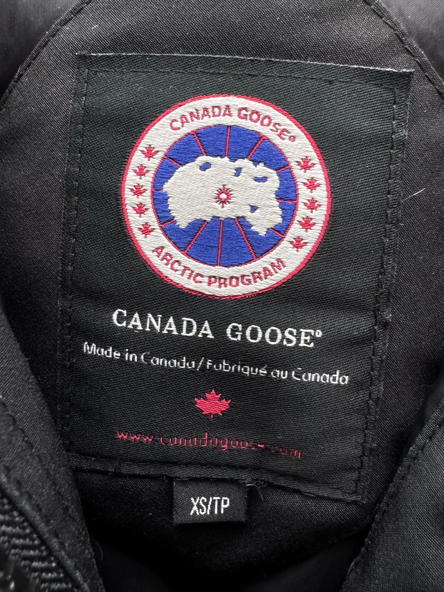 Canada Goose Canada Goose XS Down Jacket Worn Armpit/Cuffs Fading Size US XS / EU 42 / 0 - 2 Thumbnail