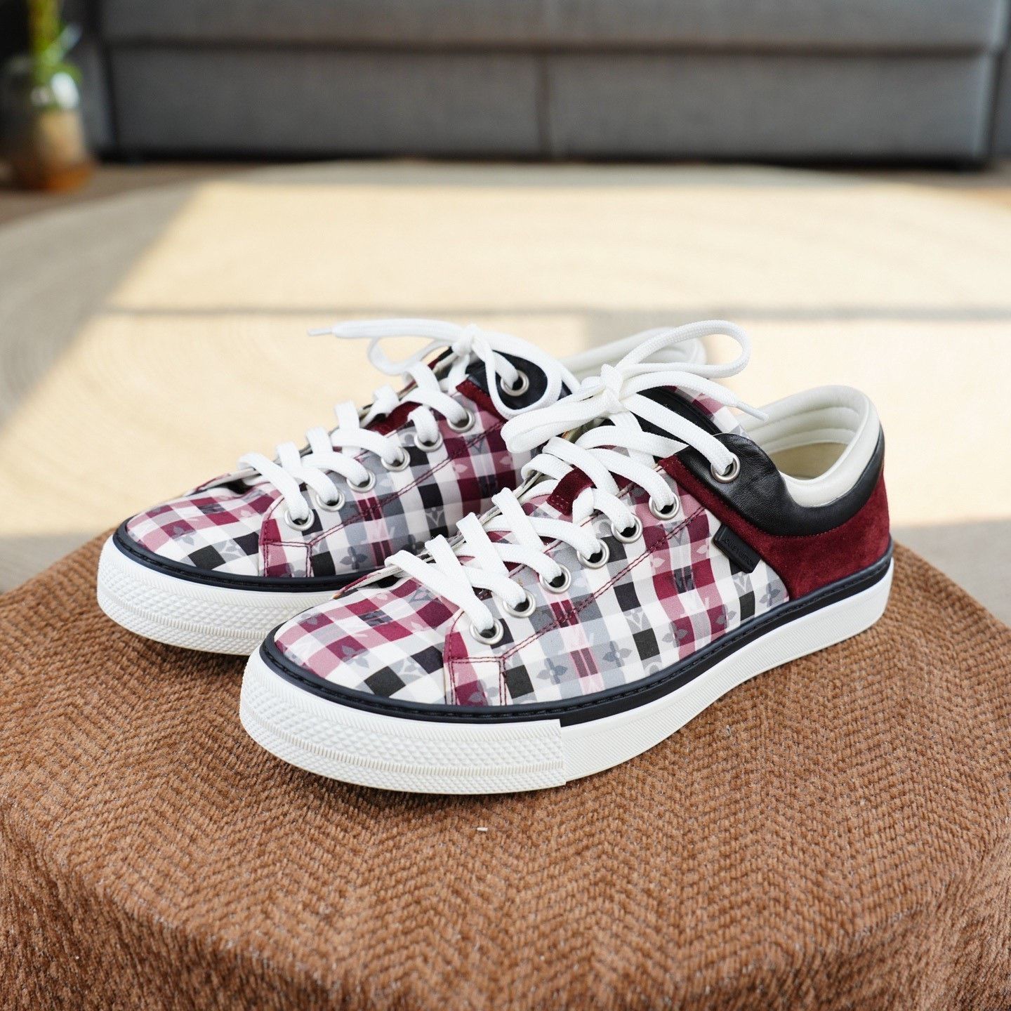 Louis Vuitton Louis Vuitton Casual Plaid Lowtop Sneakers us_10-5 Women Size US 10.5 / IT 40.5 - 1 Thumbnail
