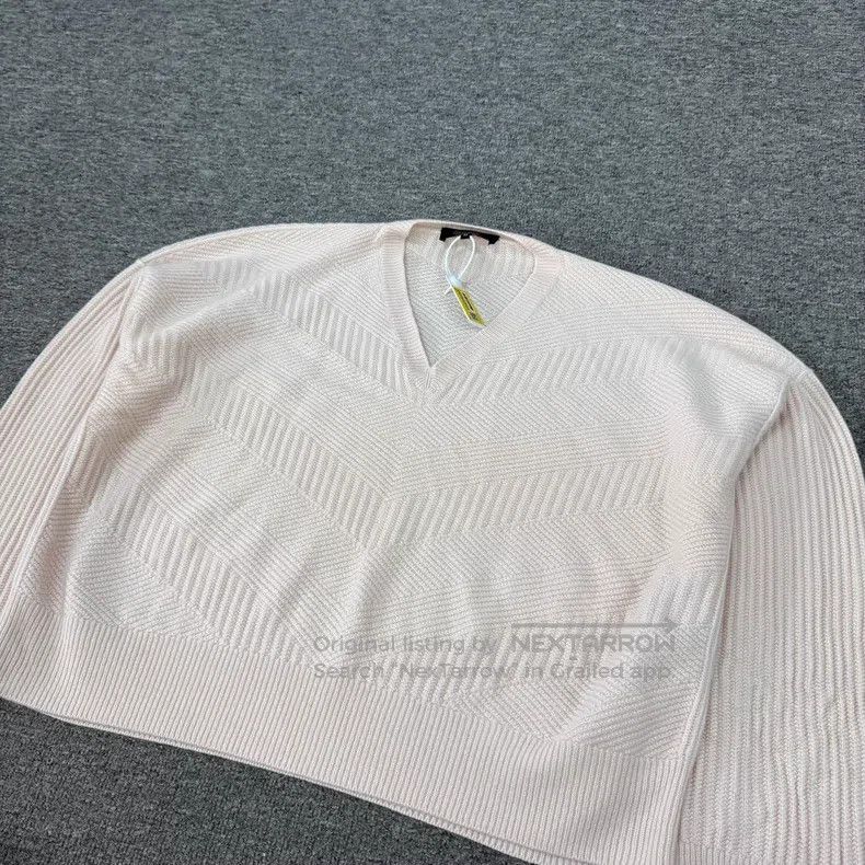 Loro Piana Loro Piana Light Pink V-neck Herringbone Bat Sleeve Short Size M / US 6-8 / IT 42-44 - 3 Thumbnail