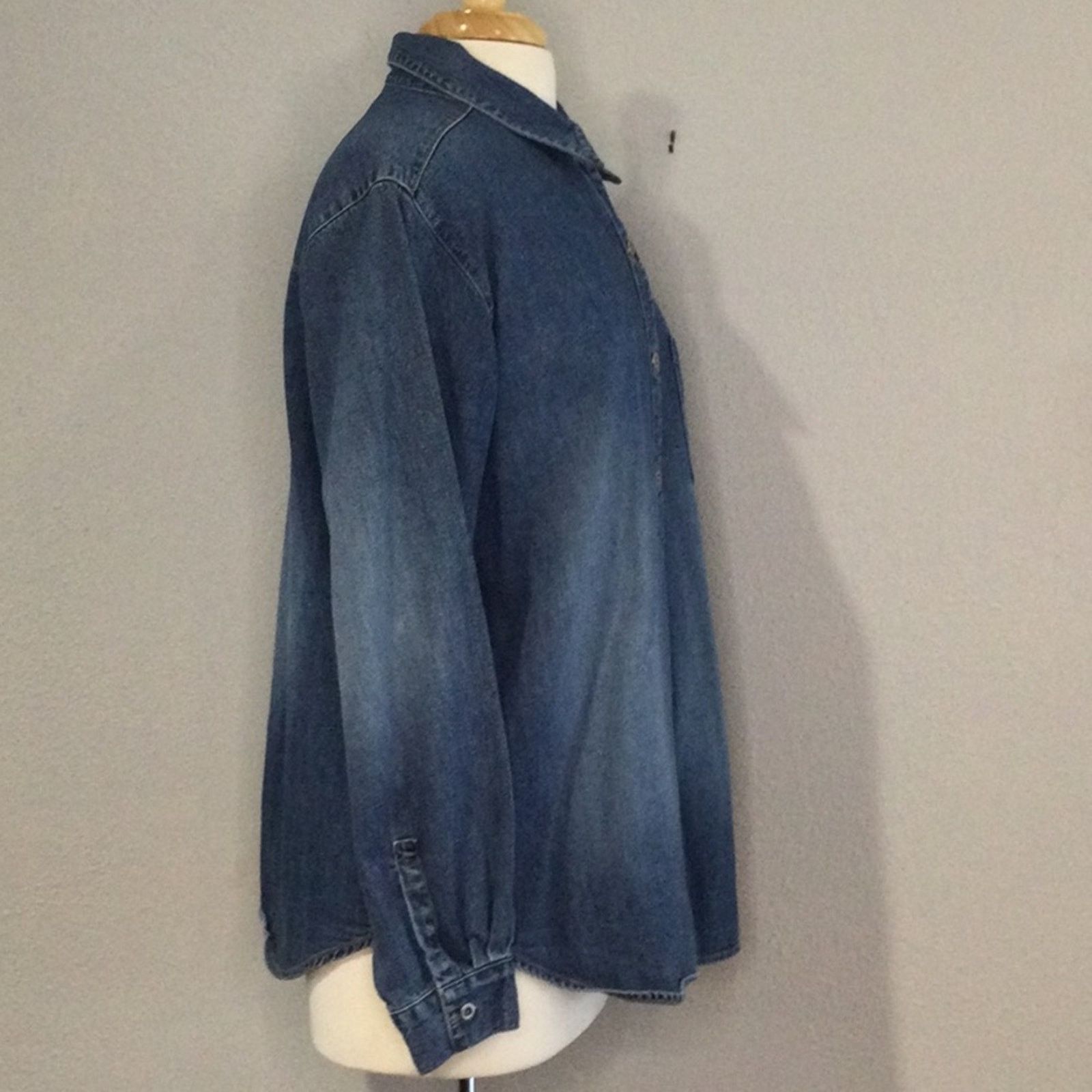Chicos Chico’s Denim Pocket Full Button Front Shirt Size 2/L/12 Size L / US 10 / IT 46 - 4 Thumbnail