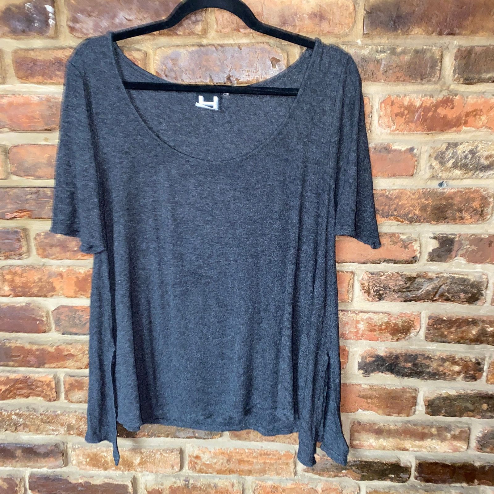 Other H by Bordeaux Gray Short Sleeve Asymmetrical Hem Top Medium Size M / US 6-8 / IT 42-44 - 1 Thumbnail