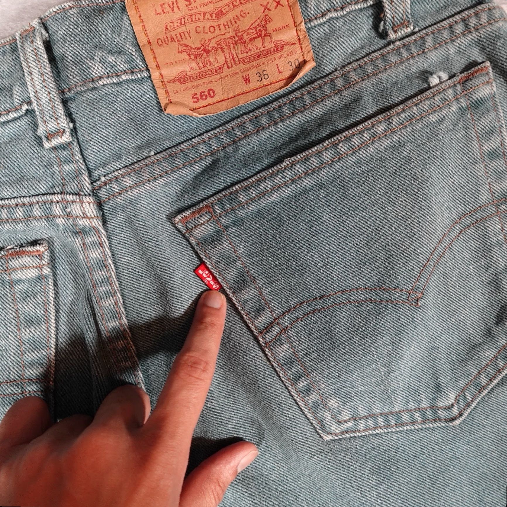 Levi's VINTAGE Levi's 560 Jeans Mens 35 Relaxed Tapered Fit 29 Inseam Blue Denim 90s Size US 35 - 5 Thumbnail