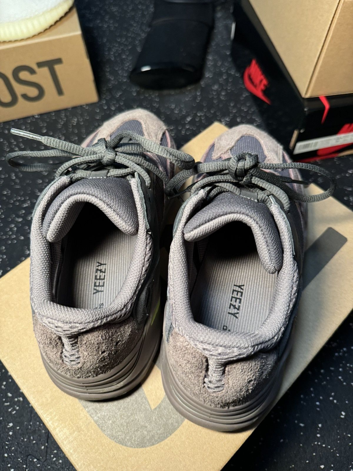 Adidas × Yeezy adidas Yeezy Boost 700 Mauve in size 6Y Size US 6 / EU 39 - 3 Thumbnail