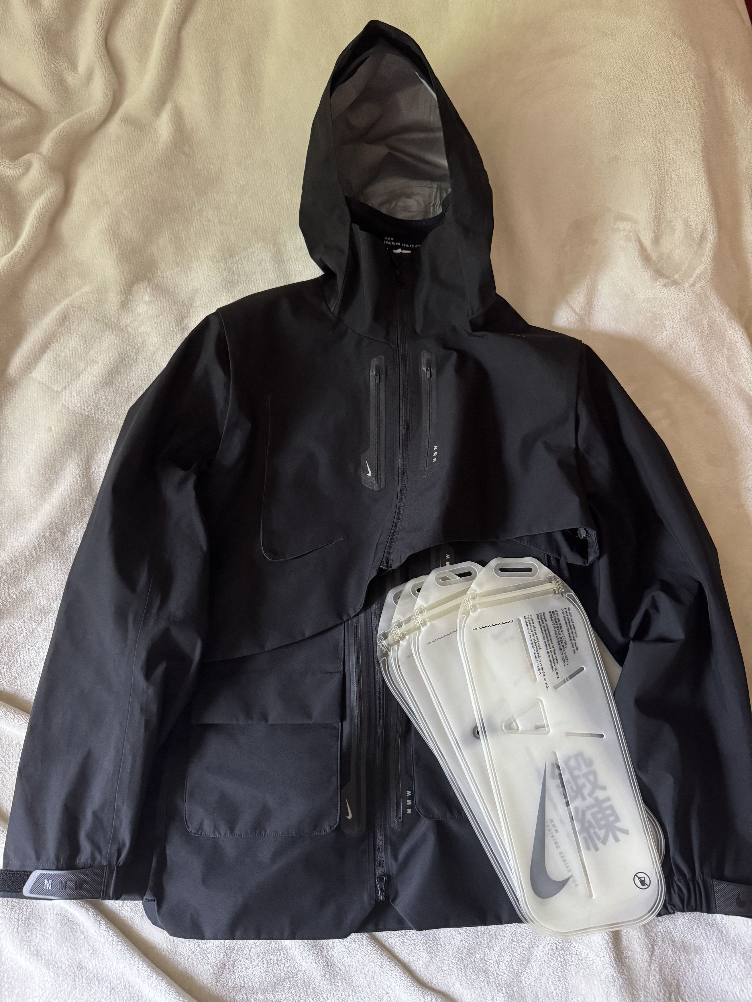nike mmw alyx パーカー ブラック L マシュー・ウィリアムズ x ナイキの最新コラボジャケットが突如