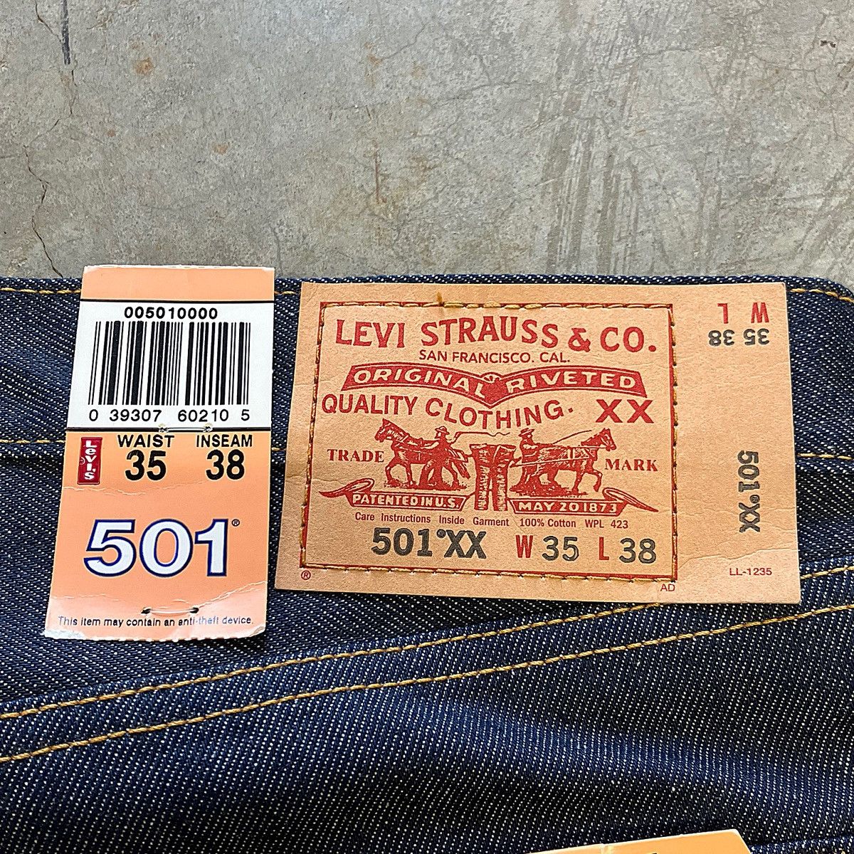 Vintage Vintage Deadstock Levi's 501XX Jeans Size US 35 - 6 Thumbnail