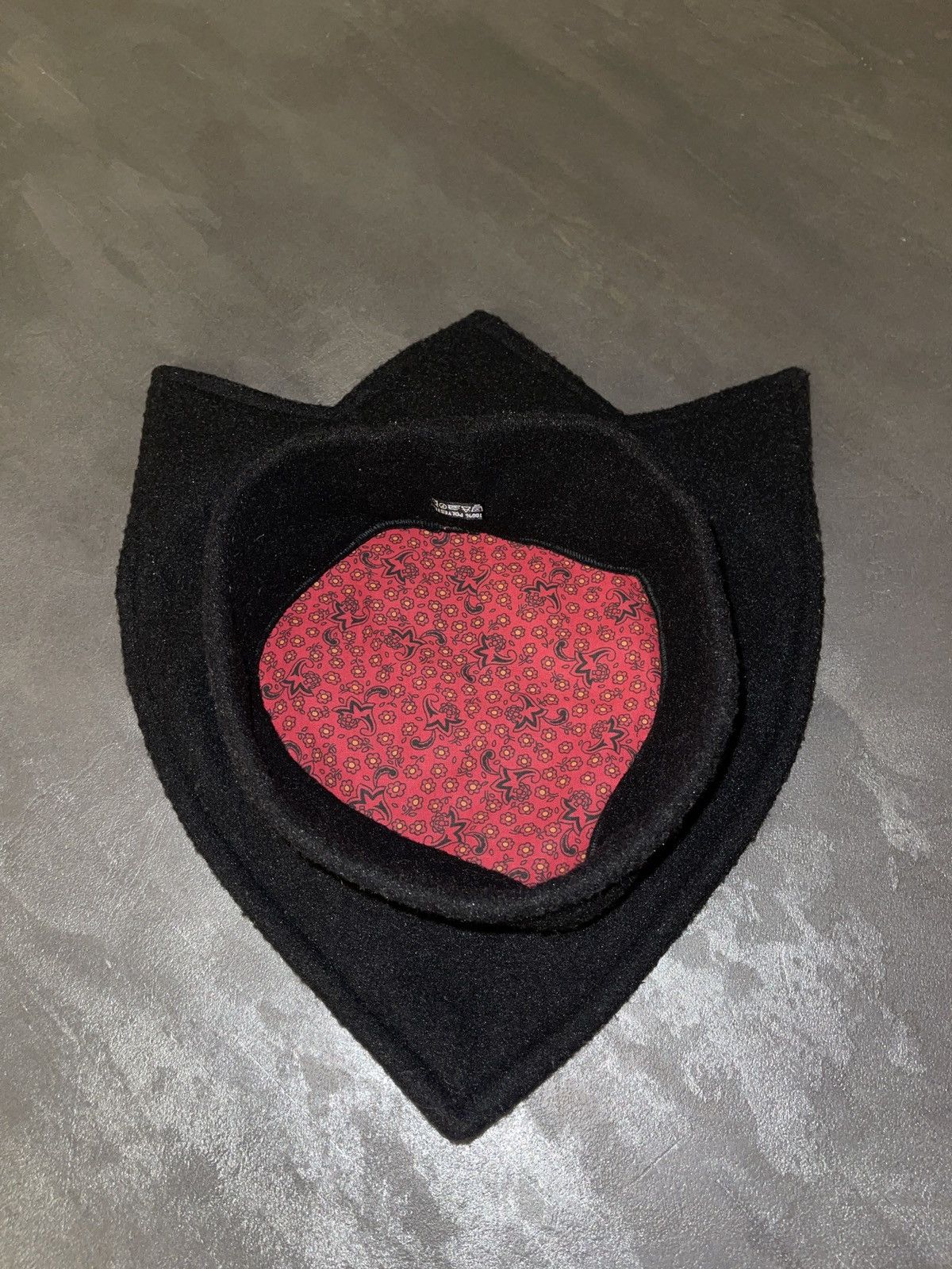Vintage Vintage Arti Shock Shield Hat Black with Red Floral Interior Size ONE SIZE - 3 Thumbnail