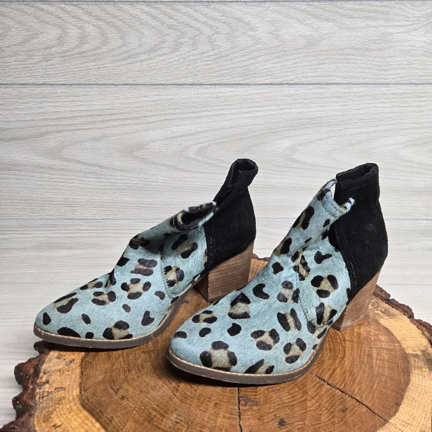 Vintage VINTAGE Naughty Monkey Women's Leather Animal Print Ankle Boots Size 7 Blue Beaded Comfort Size US 7 / IT 37 - 2 Thumbnail