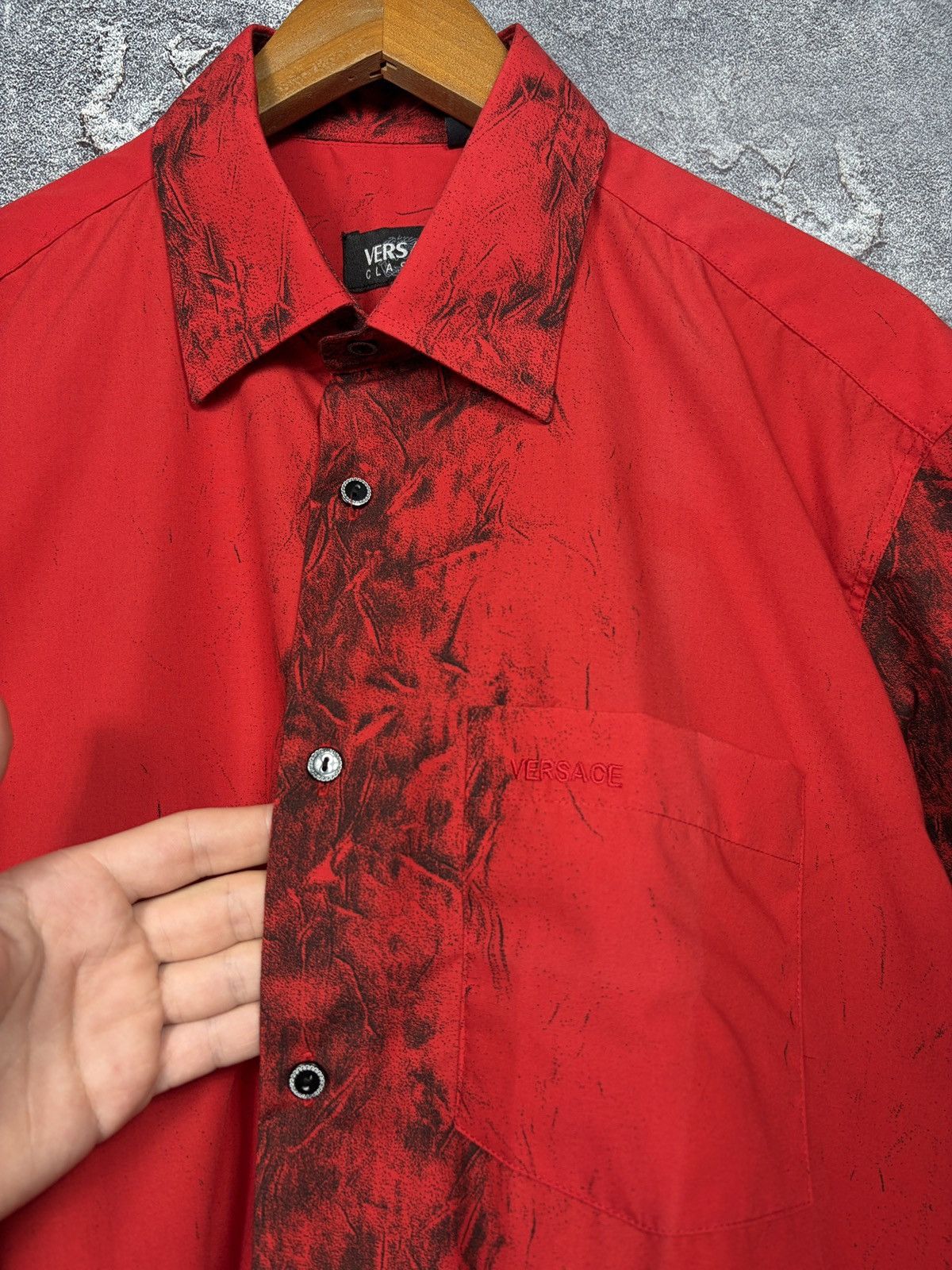 Versace Vintage Versace Red Abstract Pattern Hawaii Shirt Size US M / EU 48-50 / 2 - 6 Thumbnail