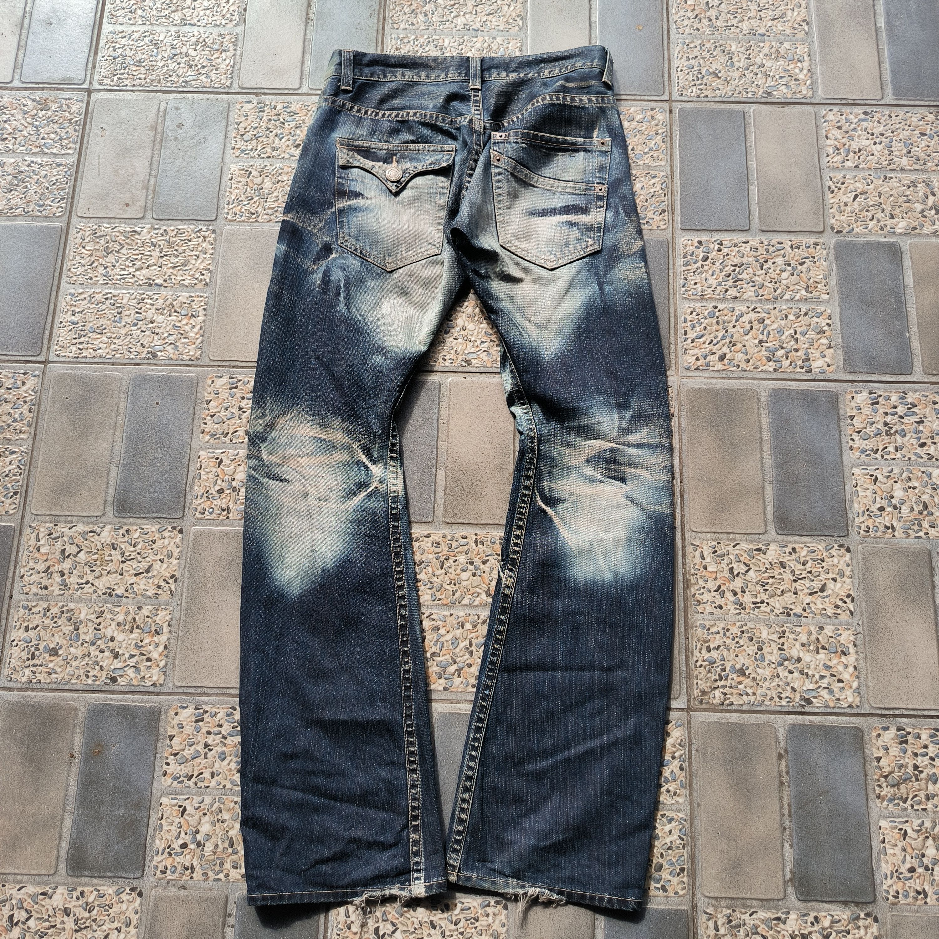 Japanese Brand Vintage 2000s RATTLE TRAP Distressed Flared Jeans Size US 32 / EU 48 - 9 Thumbnail