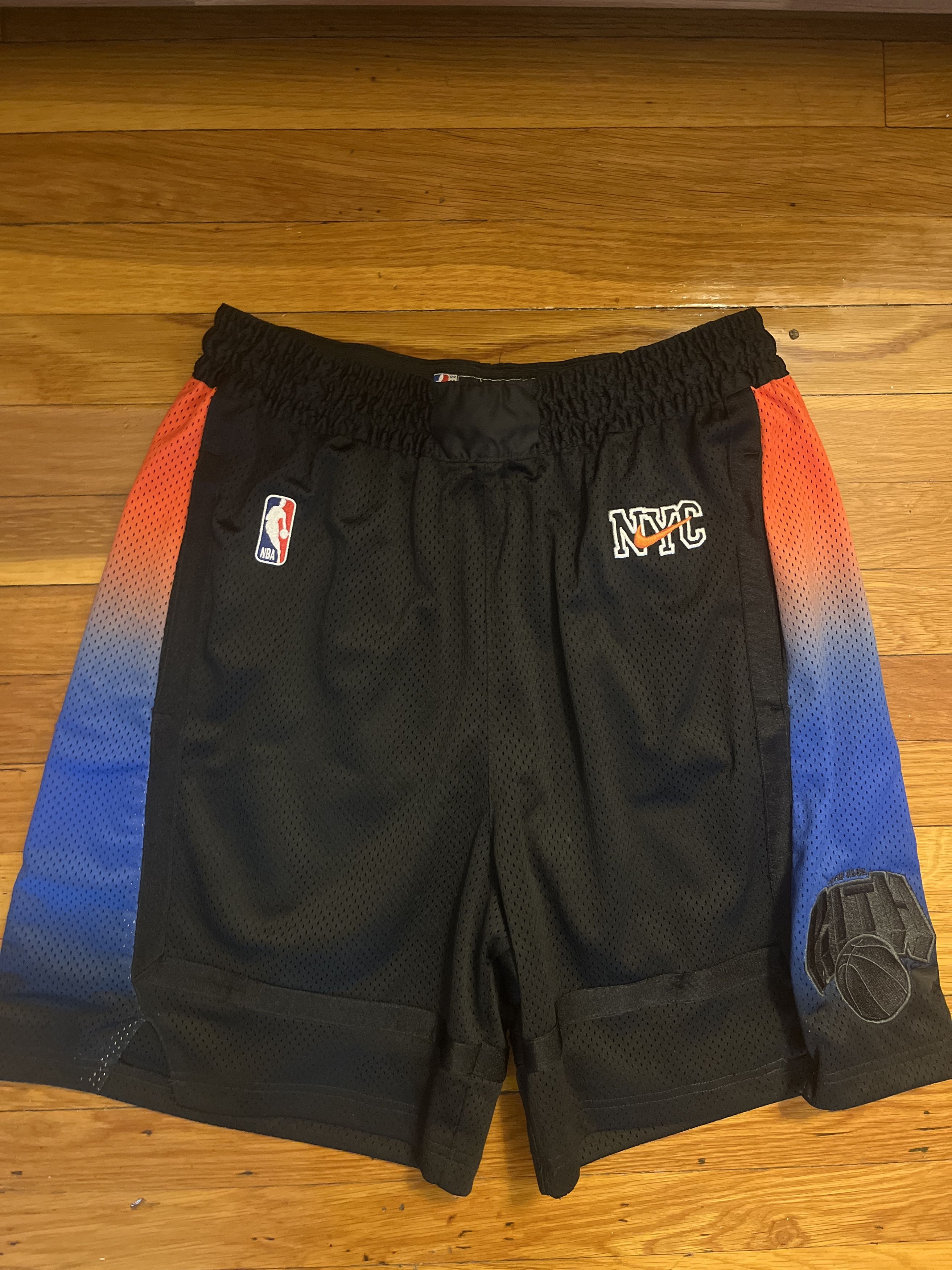 image of Kith X Nike New York Knicks Swingman Shorts in Black, Men's (Size 34)